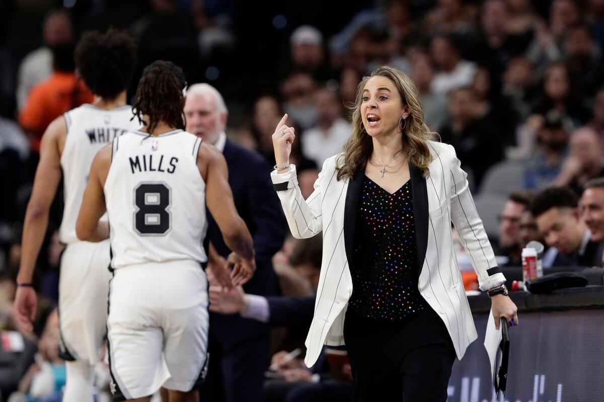 Spurs Name Becky Hammon Hc For Scrimmage Vs Bucks Gregg Popovich As Assistant Soccer Addict
