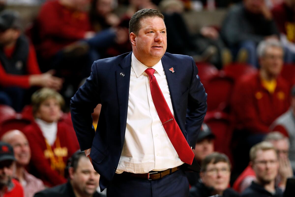 Texas Tech Basketball Coach Chris Beard Officiates Fan's Wedding