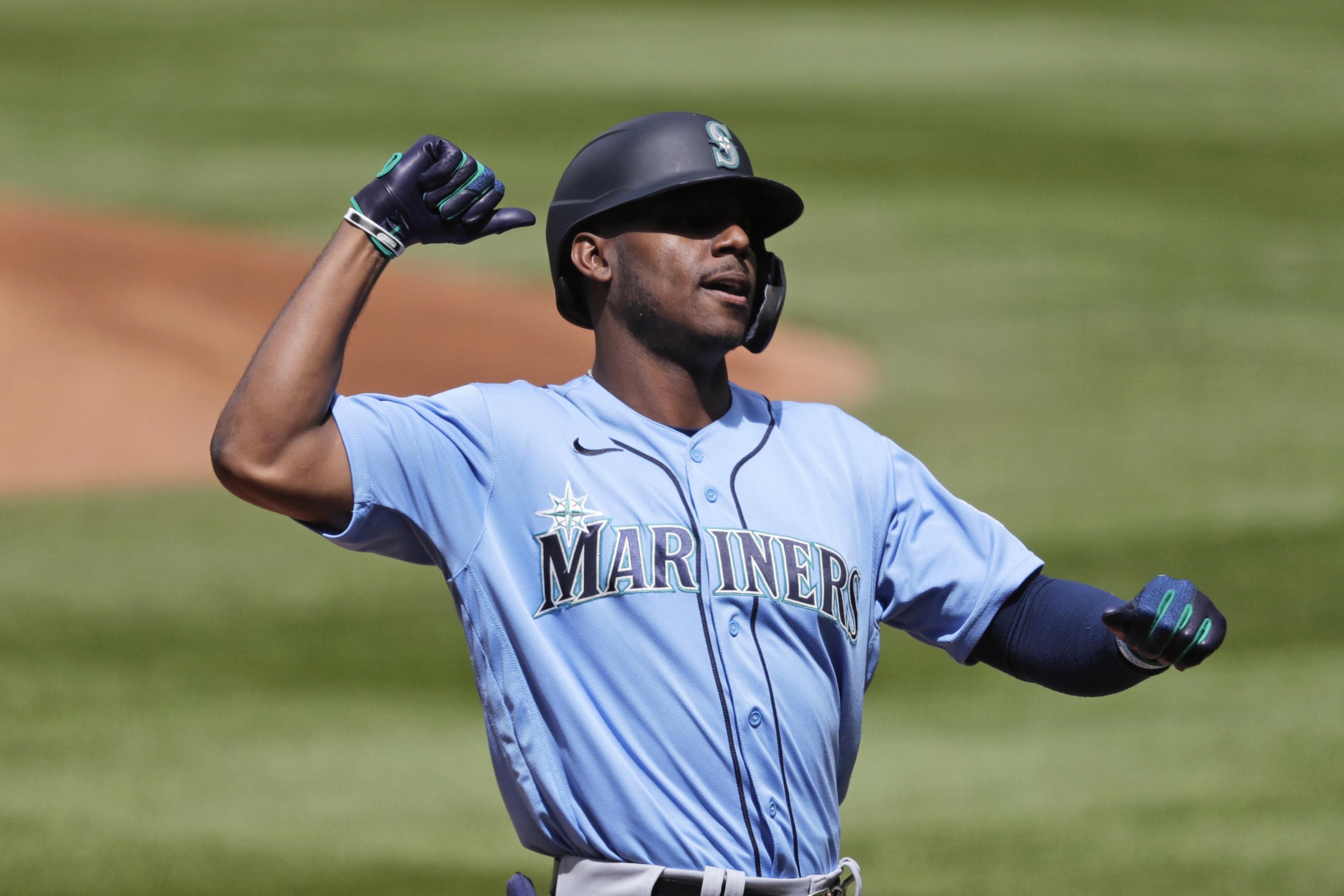 Kyle Lewis has 2 RBIs in 8th to lead Mariners over Astros 7-6