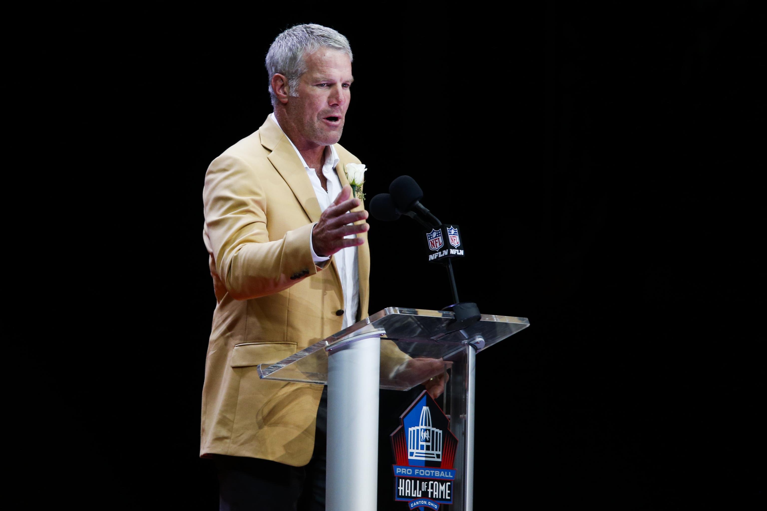 Brett Favre leads Pro Football Hall of Fame class