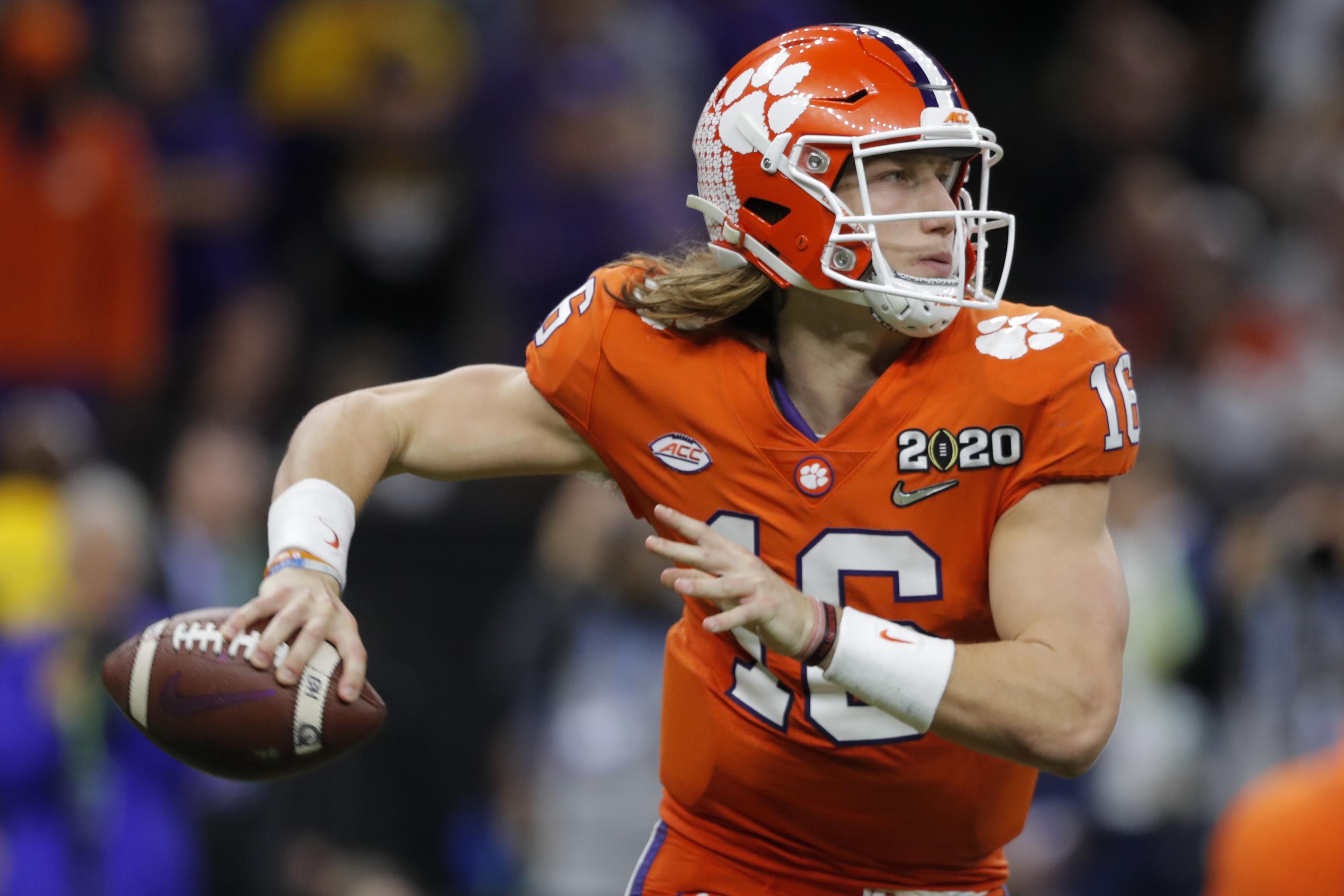 Clemson's Trevor Lawrence Connects With Justyn Ross On A 59-Yd Score 