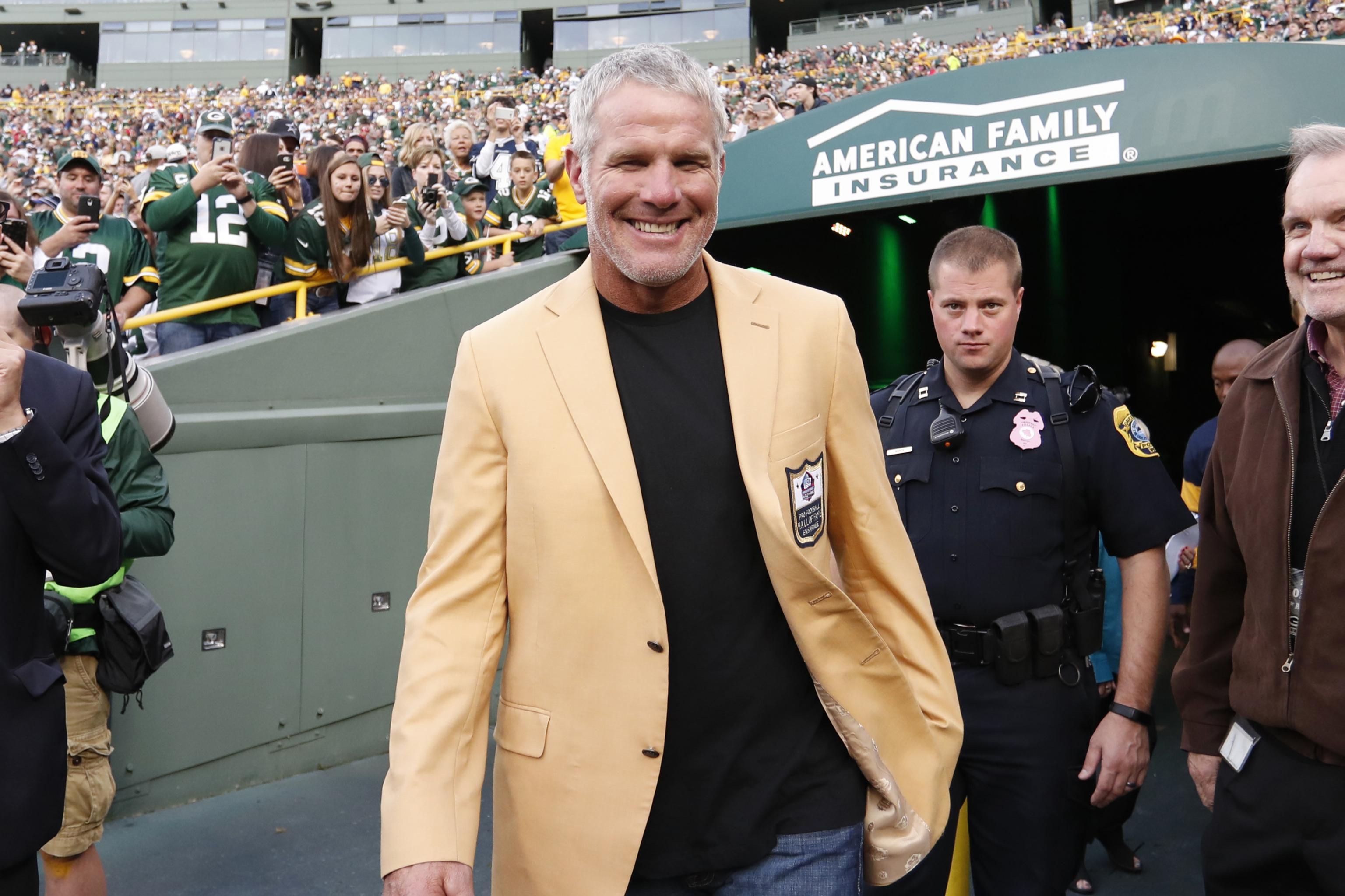 Alejandro Villanueva Stood on Field for Anthem with Steelers in Locker Room, News, Scores, Highlights, Stats, and Rumors