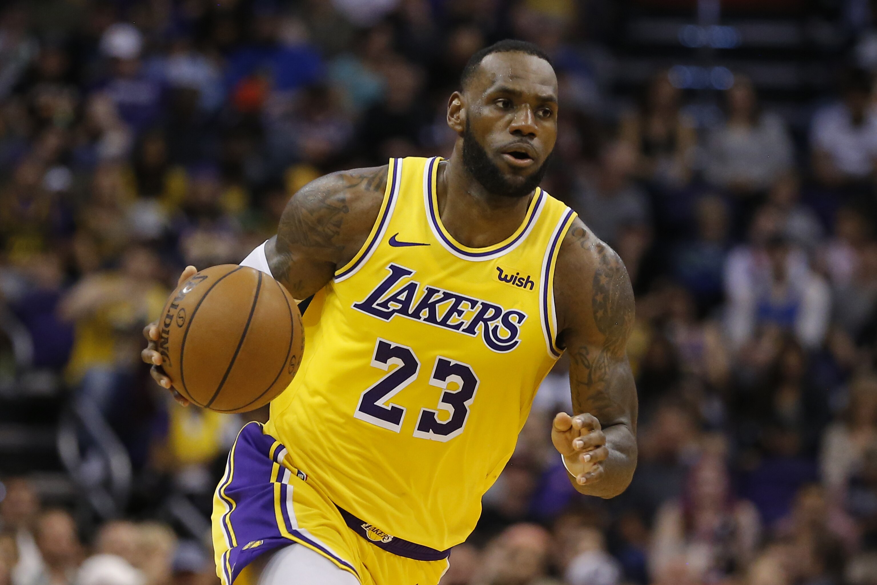 Lakers: LeBron James's Game-Worn High School Shoes Could Be Sold