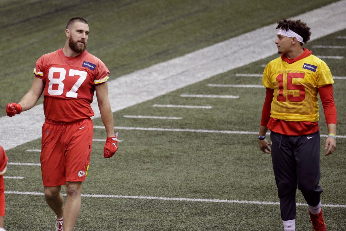 Chiefs' Patrick Mahomes Celebrates Travis Kelce's Contract Extension on