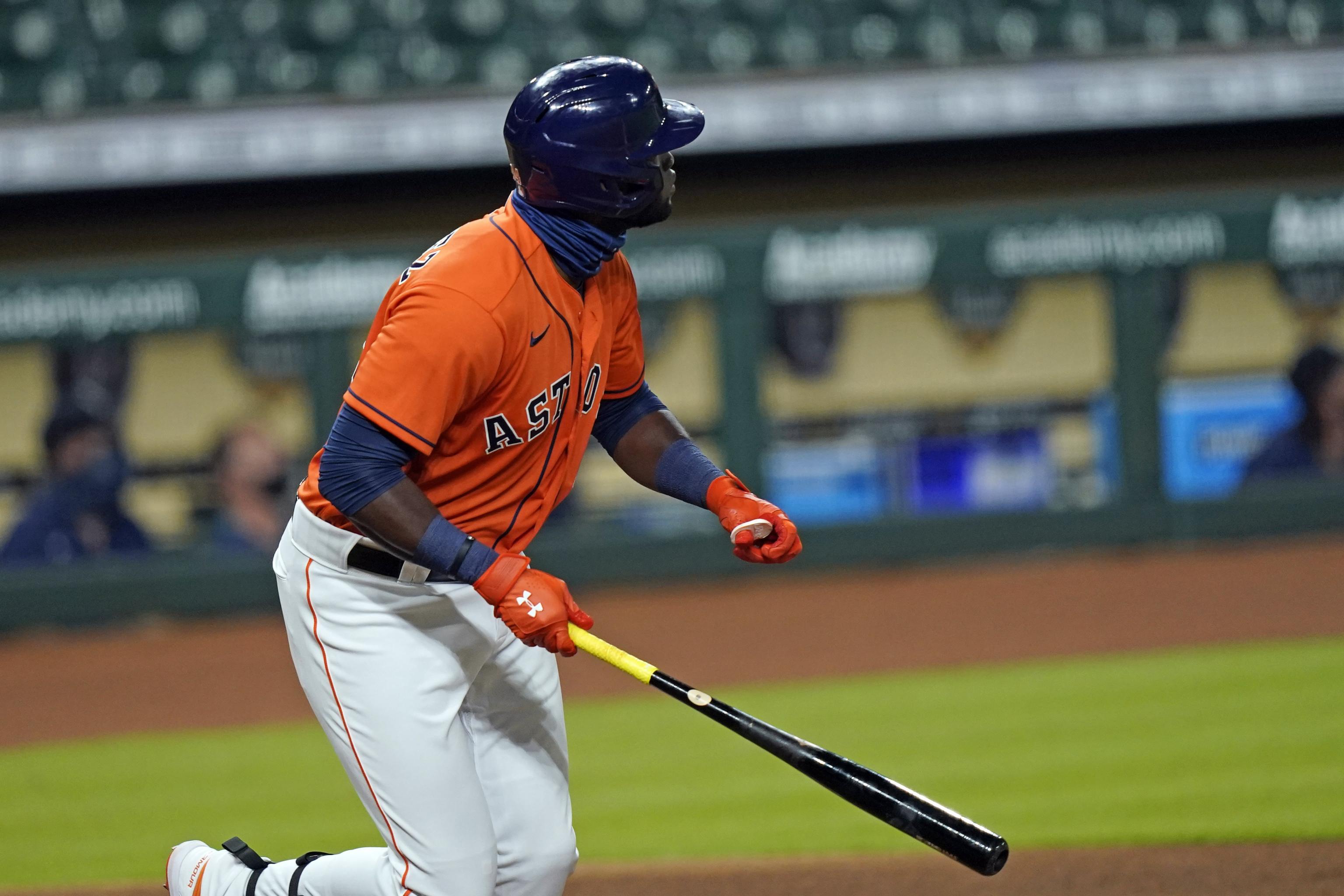 Astros' Yordan Álvarez returns from double knee surgery to win