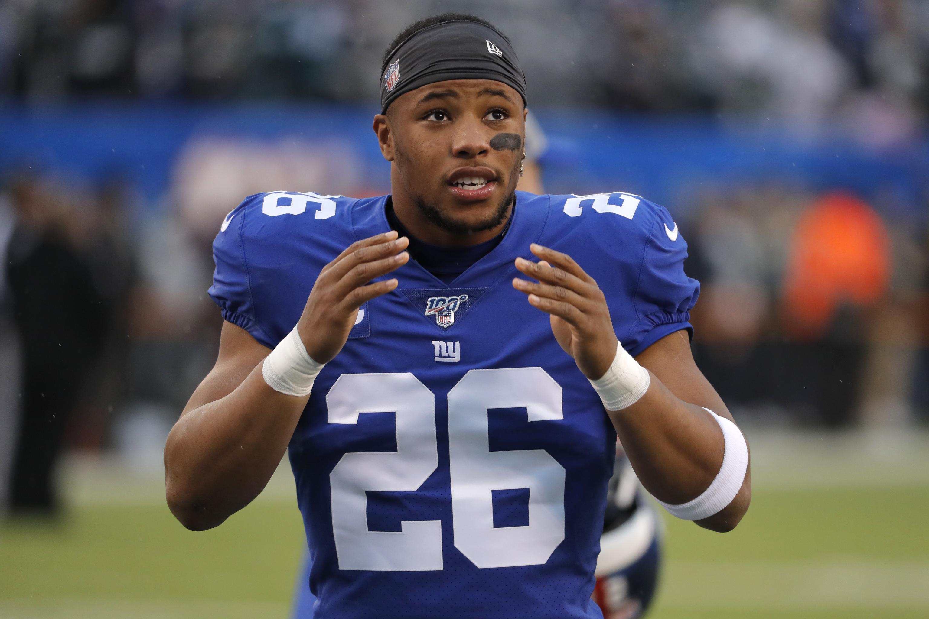 New York Giants' Saquon Barkley (26) warms up at the team's NFL football  training facility Wedn …