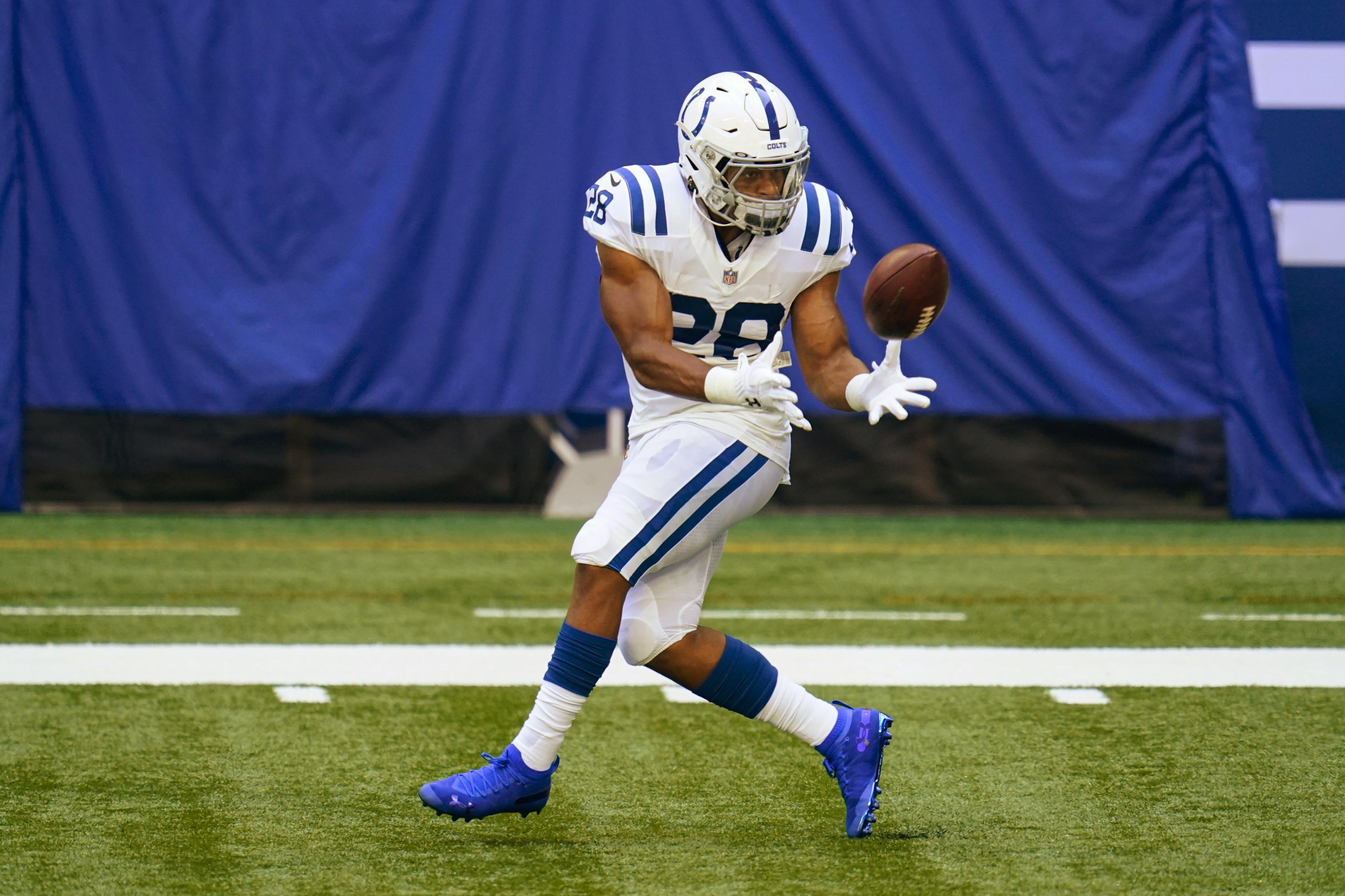 Fantasy Football: Draft Nyheim Hines Over Marlon Mack