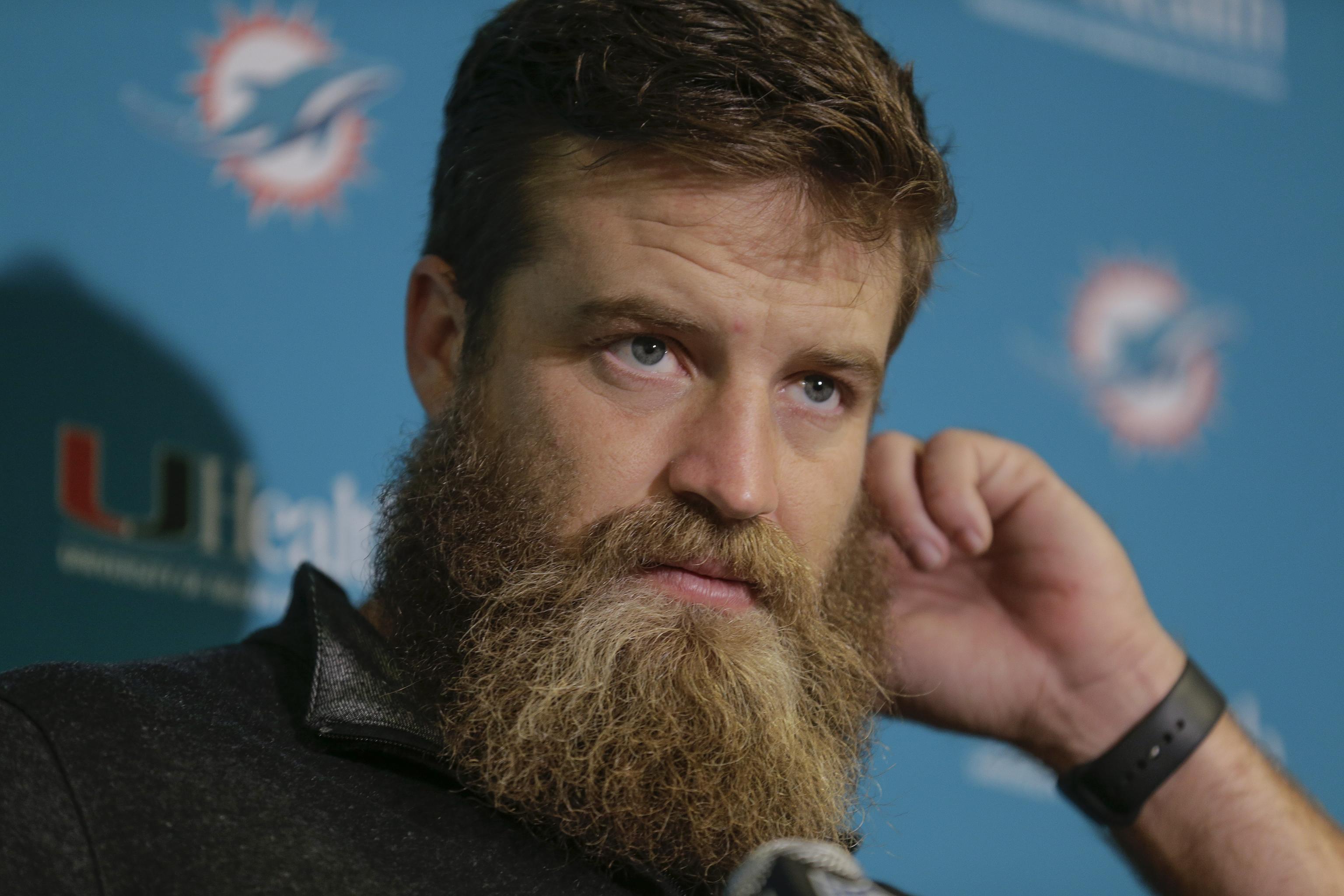 Dolphins' Fitzpatrick leaves practice early following the death of his  mother