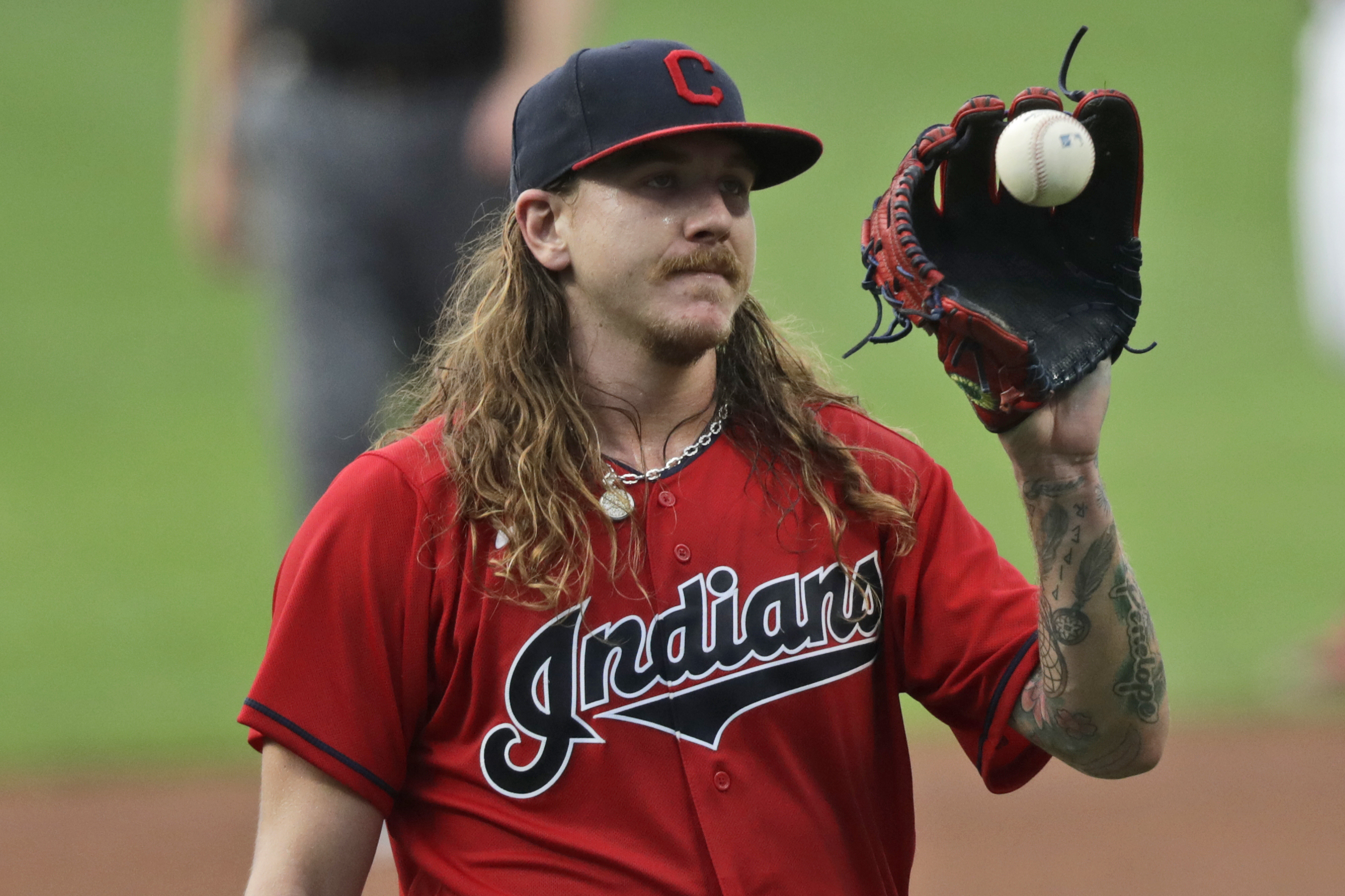 SP Mike Clevinger, White Sox agree to terms