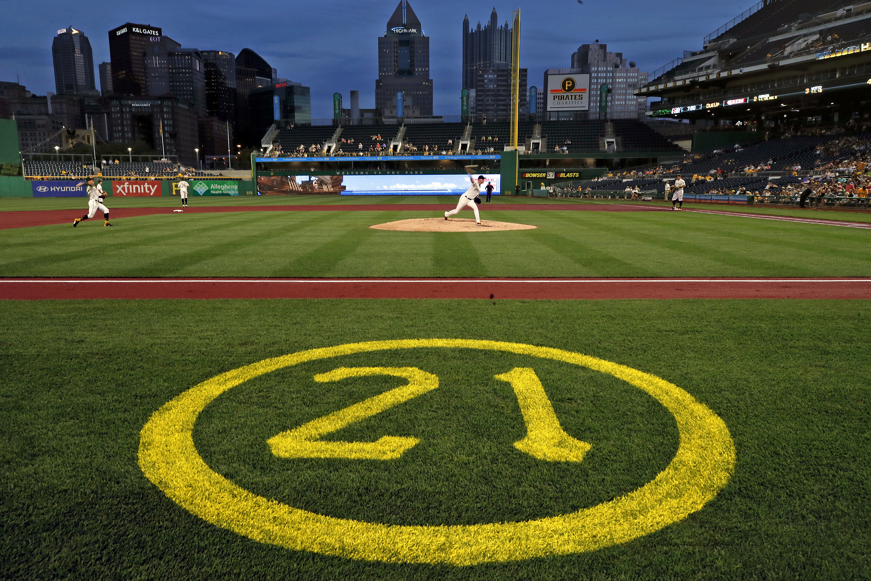 Pittsburgh Pirates to wear No. 21 on Sept. 9 to honor Roberto