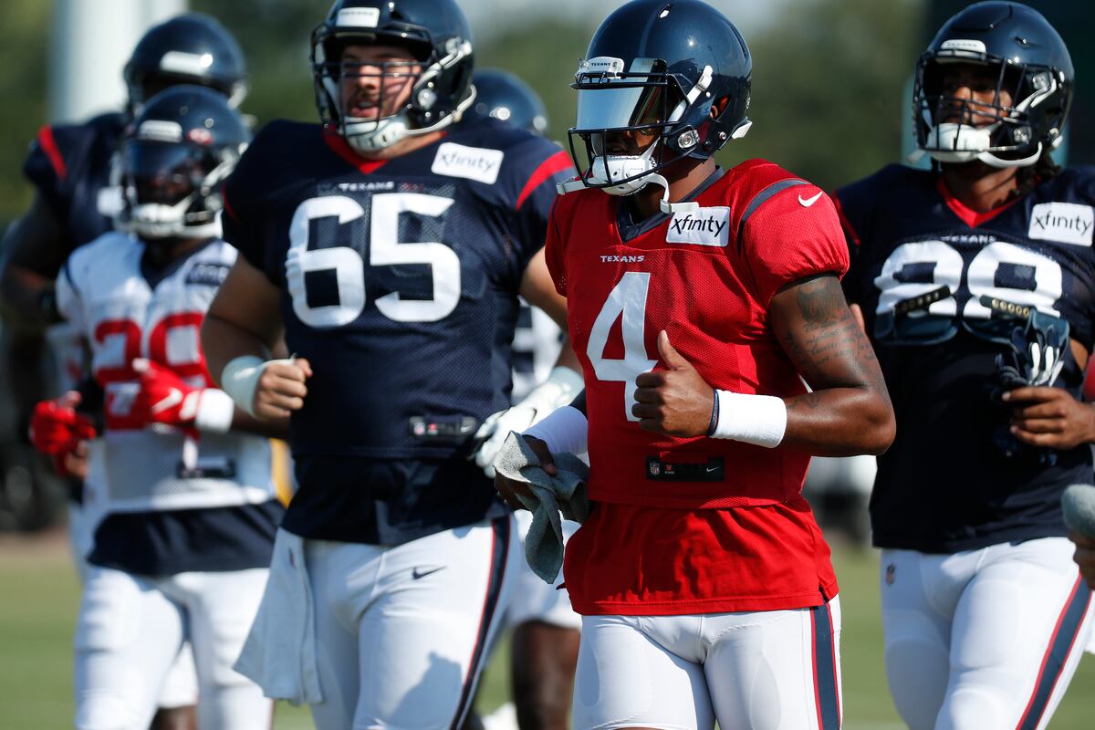 Deshaun Watson Offers to Help Houston Residents Facing Eviction amid