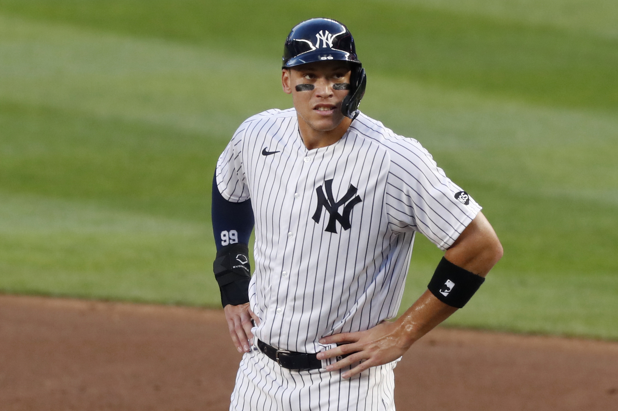 Yankees' Giancarlo Stanton, Jonathan Loaisiga to injured list