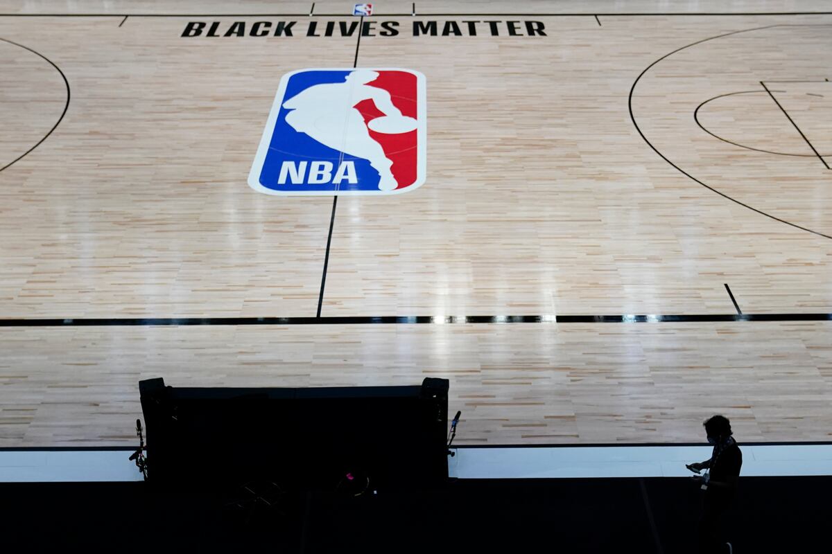 Black Lives Matter Protest Blocks NBA Media Bus After ...