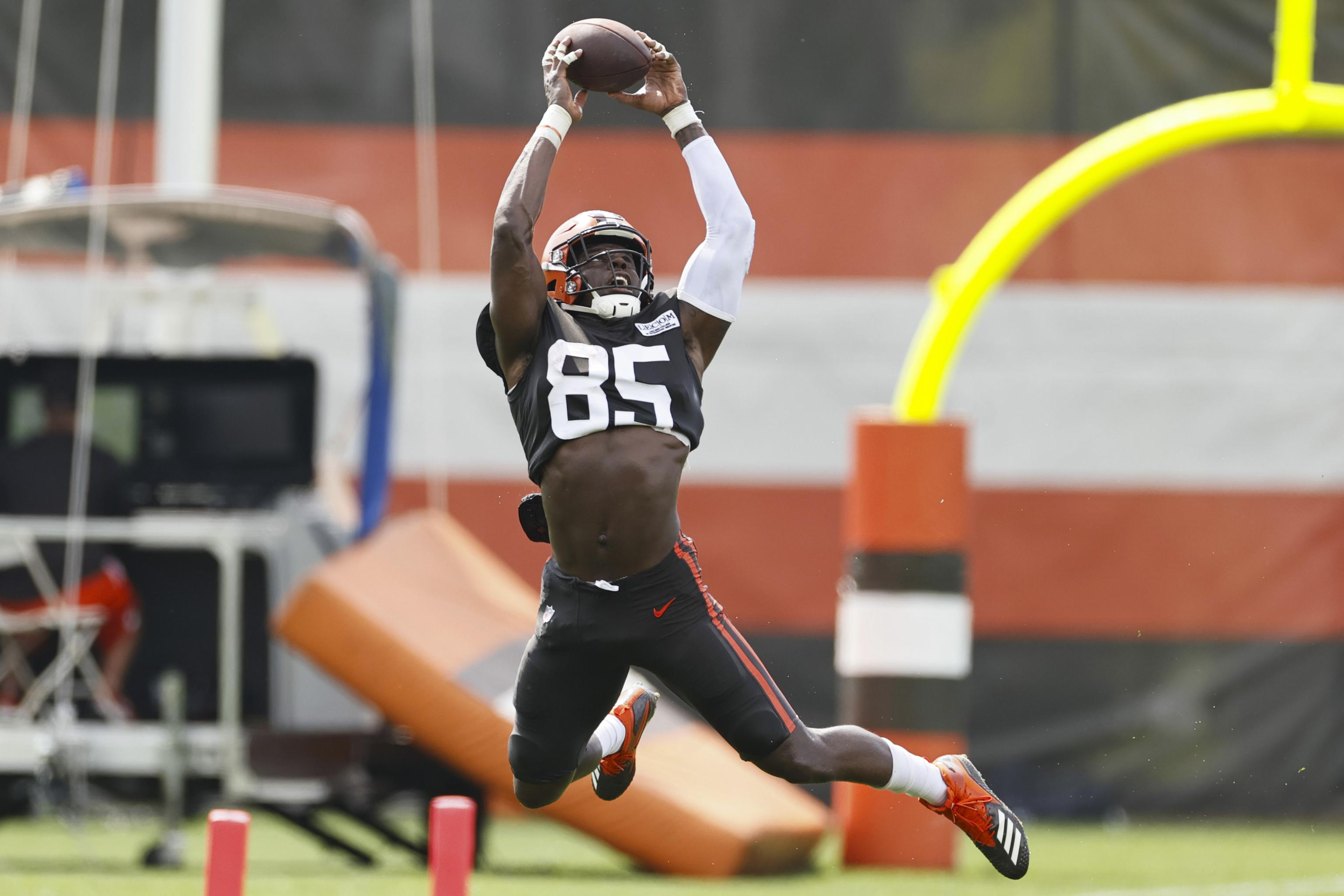 Browns designate David Njoku for return from injured reserve 