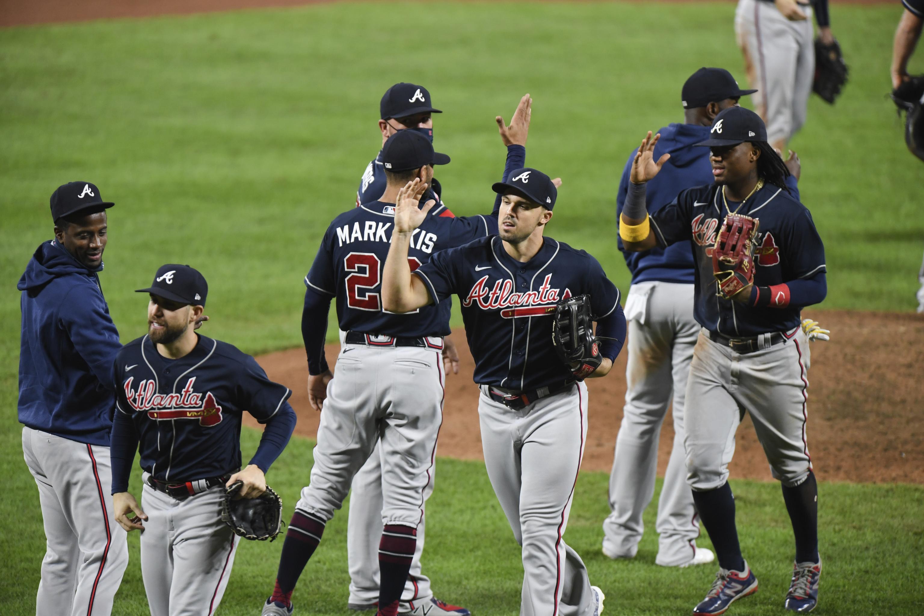 Braves beat Marlins 2-1, clinch 5th straight NL East title - The