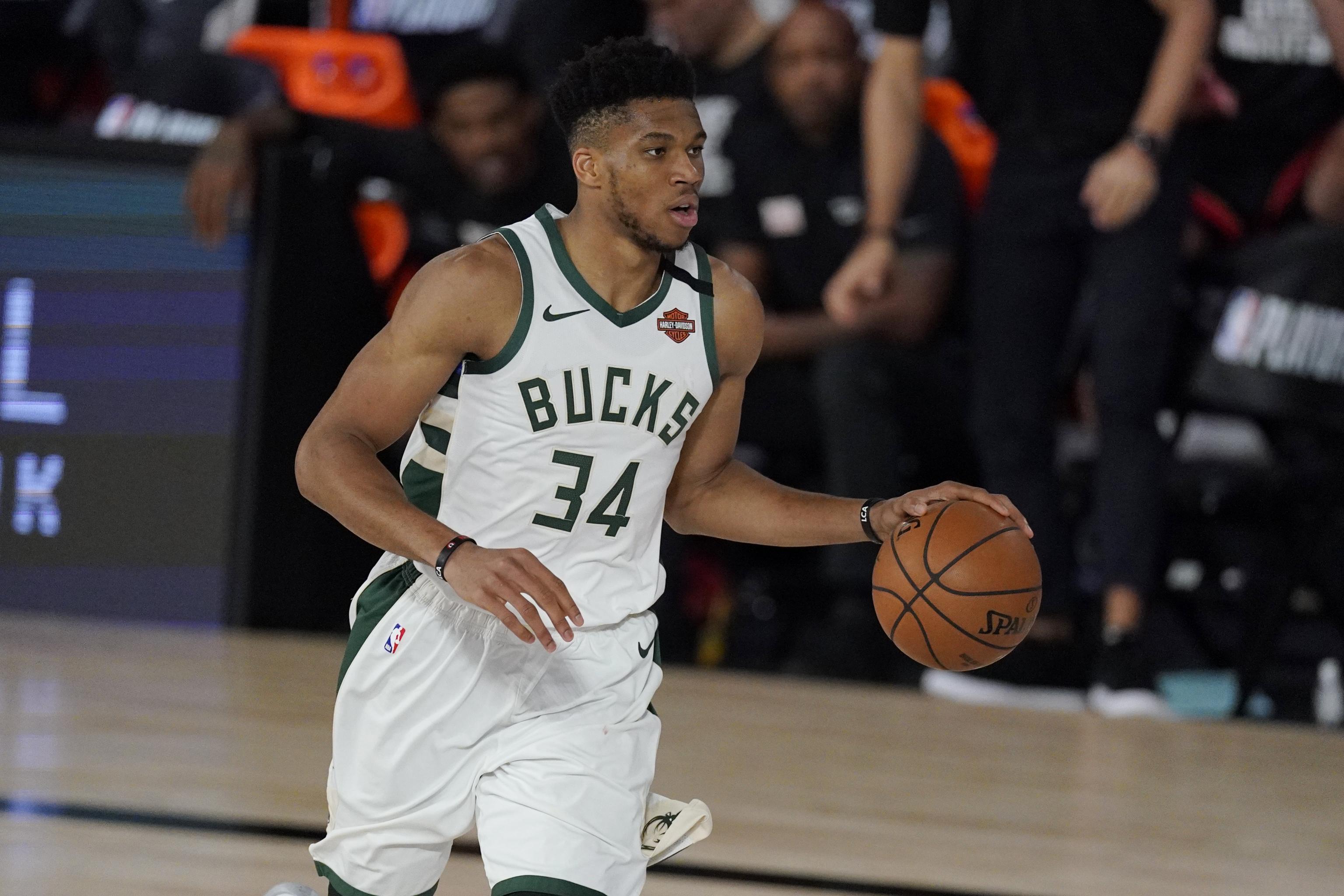 Giannis Antetokounmpo Rookie Card Sells For 1 812m Breaks Lebron James Record Bleacher Report Latest News Videos And Highlights
