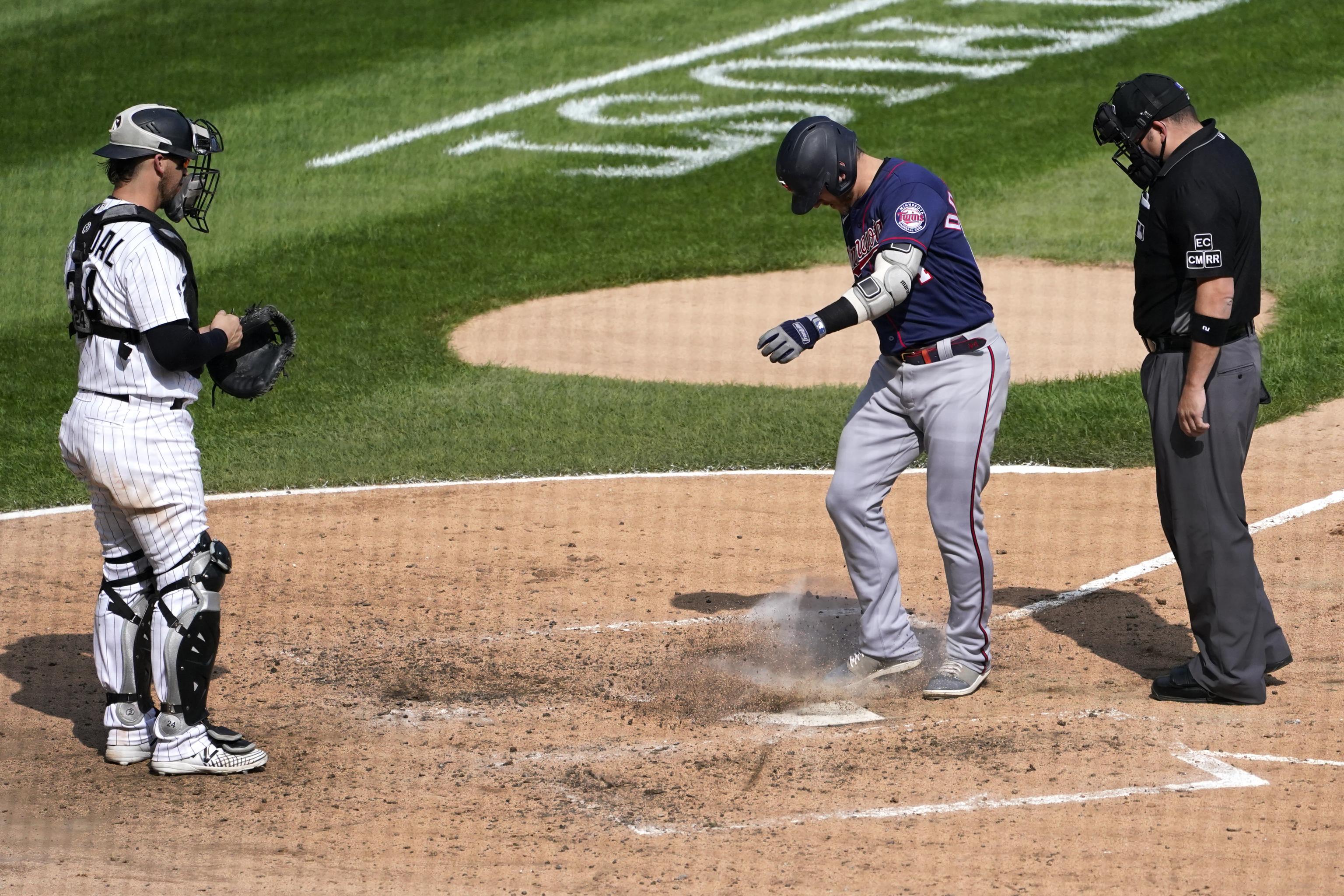 Twins' Josh Donaldson ejected as he crosses plate on home run