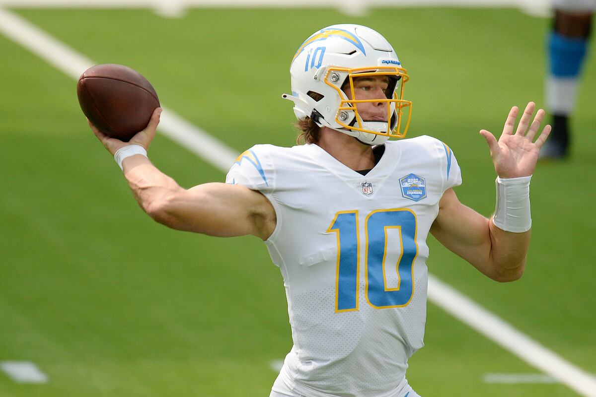 Justin Herbert Makes NFL Debut for Chargers vs. Chiefs After Tyrod Taylor Injury | Bleacher ...