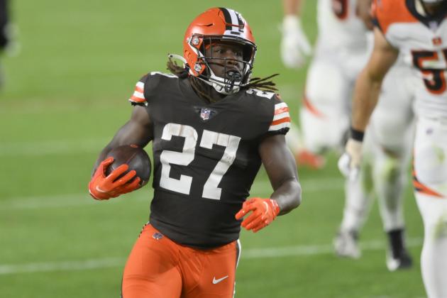 Cleveland Browns running back Kareem Hunt runs with the ball in the fourth quarter of an NFL football game against the Cincinnati Bengals, Thursday, Sept. 17, 2020, in Cleveland. The Browns won 35-30. (AP Photo/David Richard)