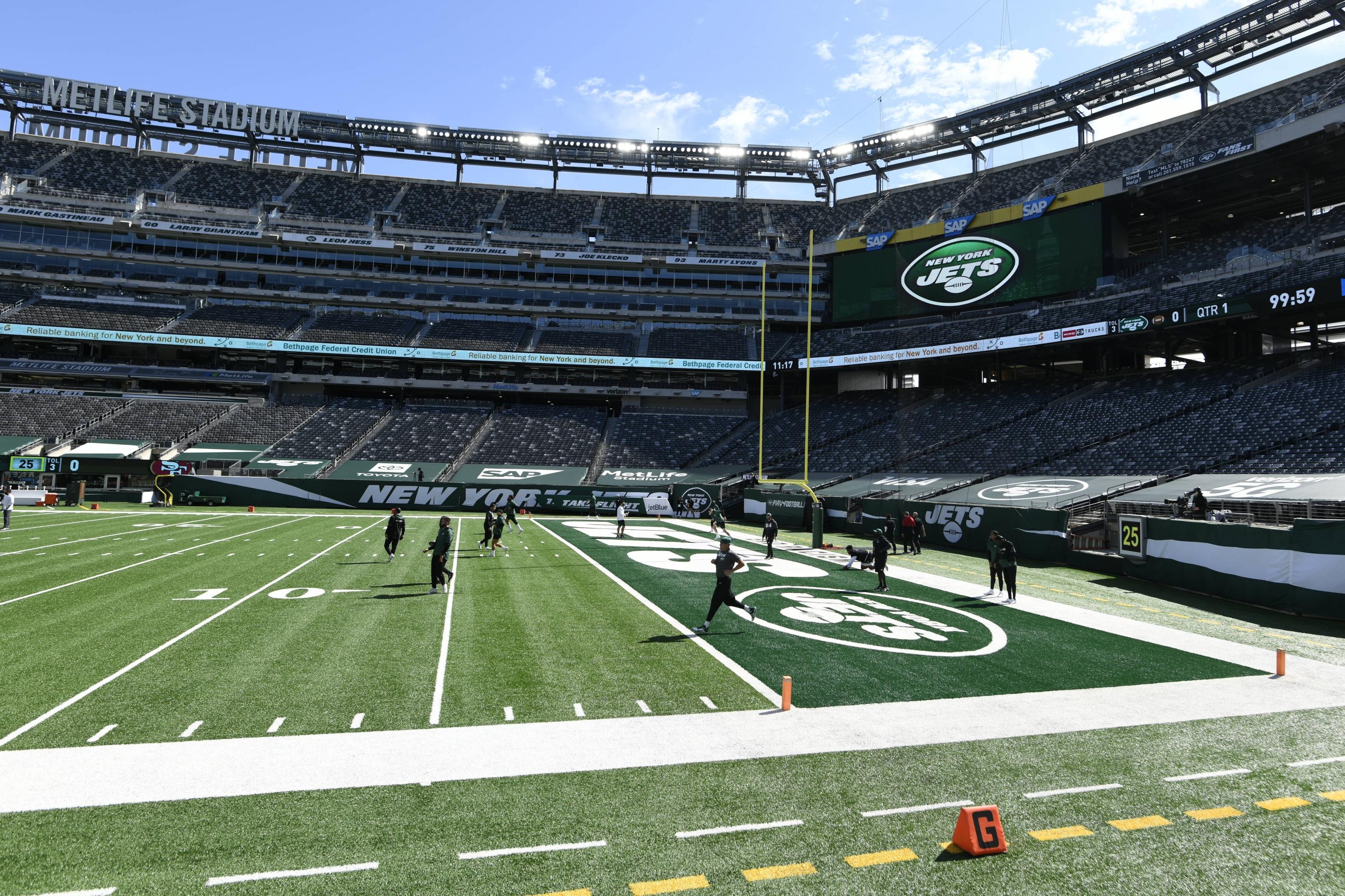 49ers complain about 'sticky' turf at MetLife Stadium after