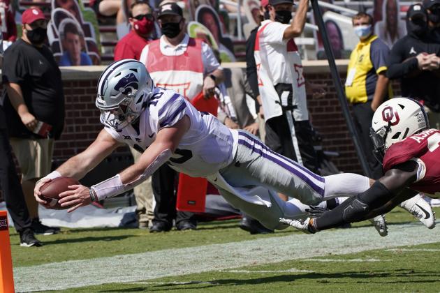 Kansas State quarterback Skylar Thompson (10) dives into the end zone for a touchdown in front of Oklahoma linebacker Brian Asamoah, right, during the second half of an NCAA college football game Saturday, Sept. 26, 2020, in Norman, Okla. (AP Photo/Sue Ogrocki).