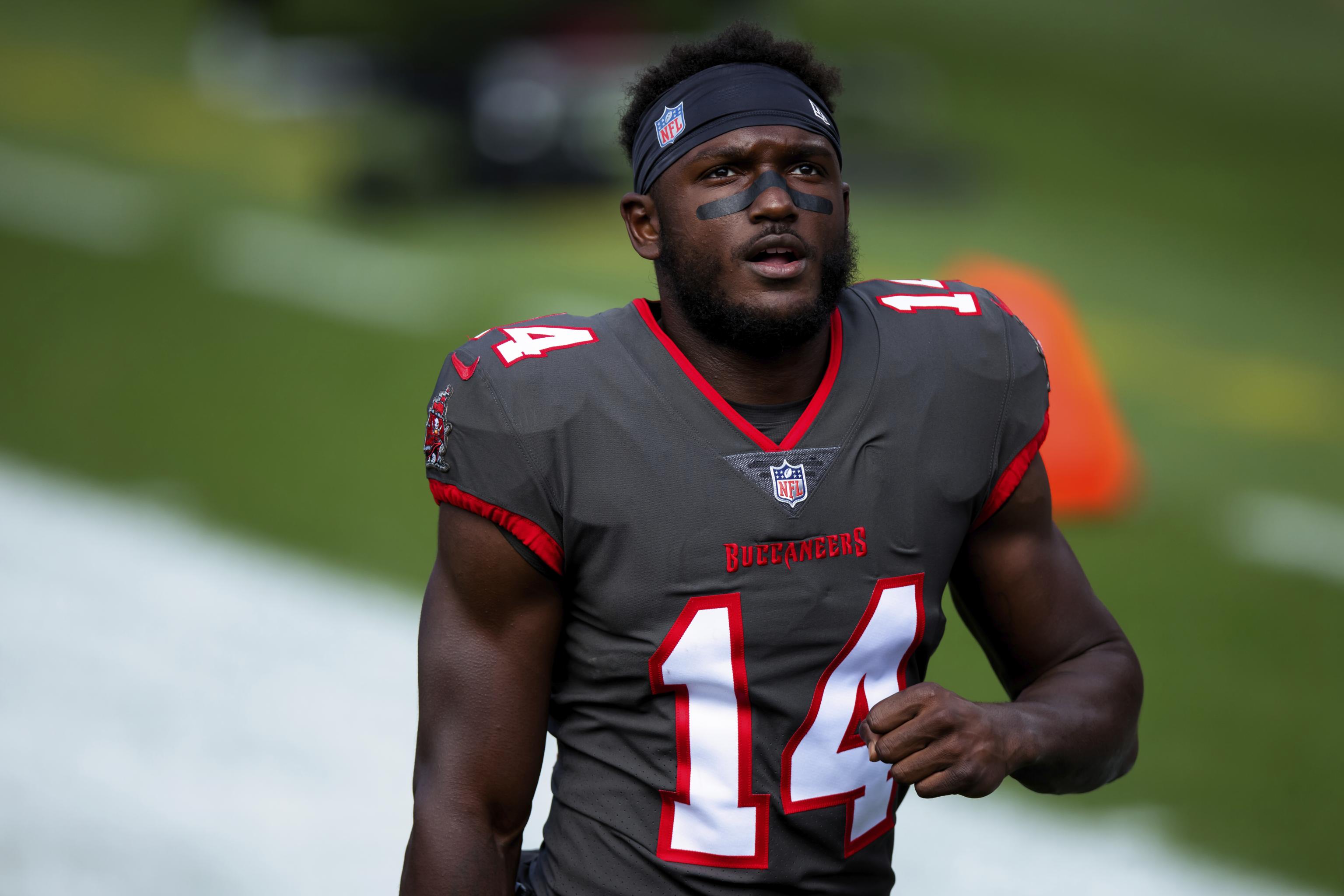 Bucs receiver Chris Godwin out with fractured finger