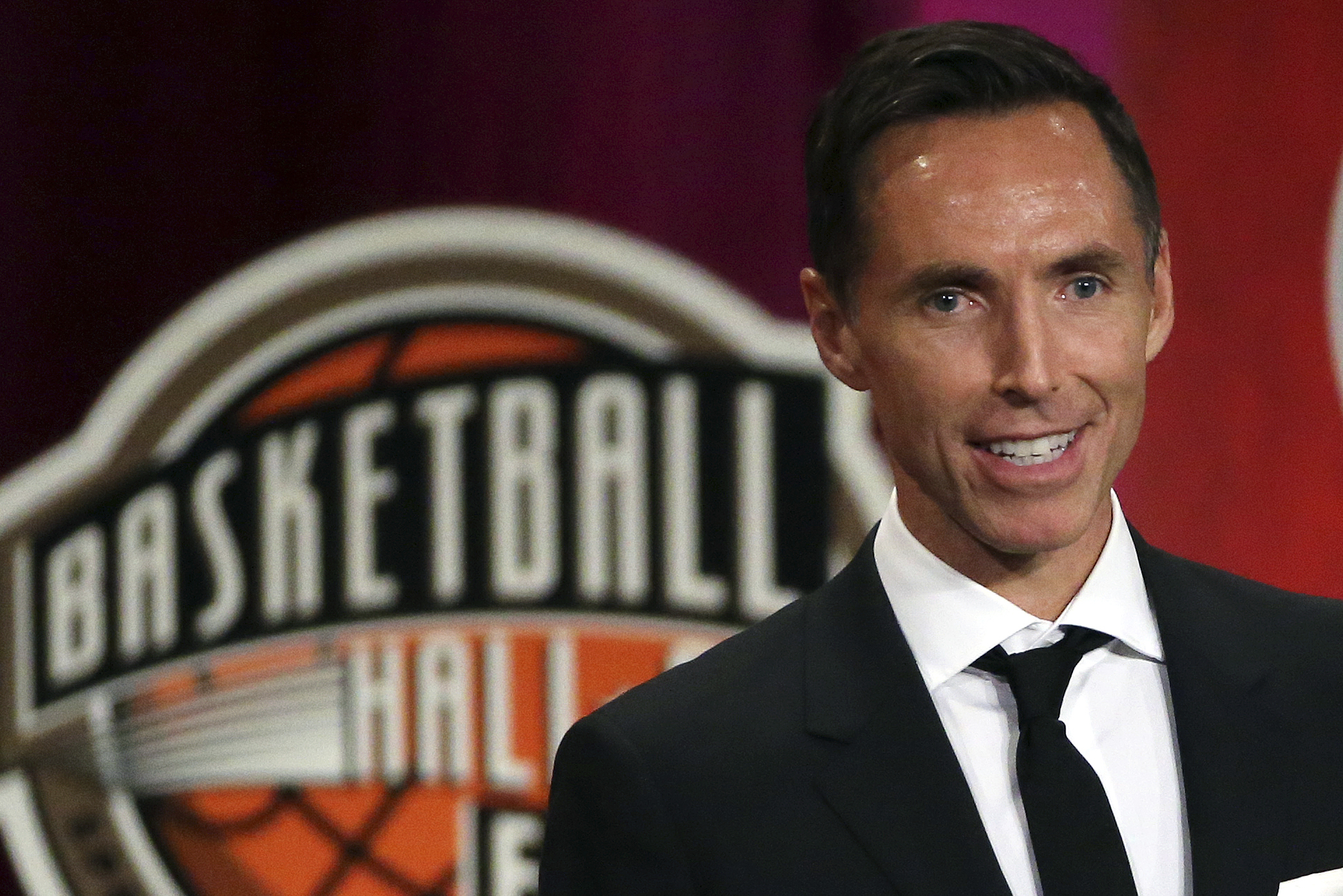 Steve Nash: “I don't care,” about Kyrie's interactions with fans