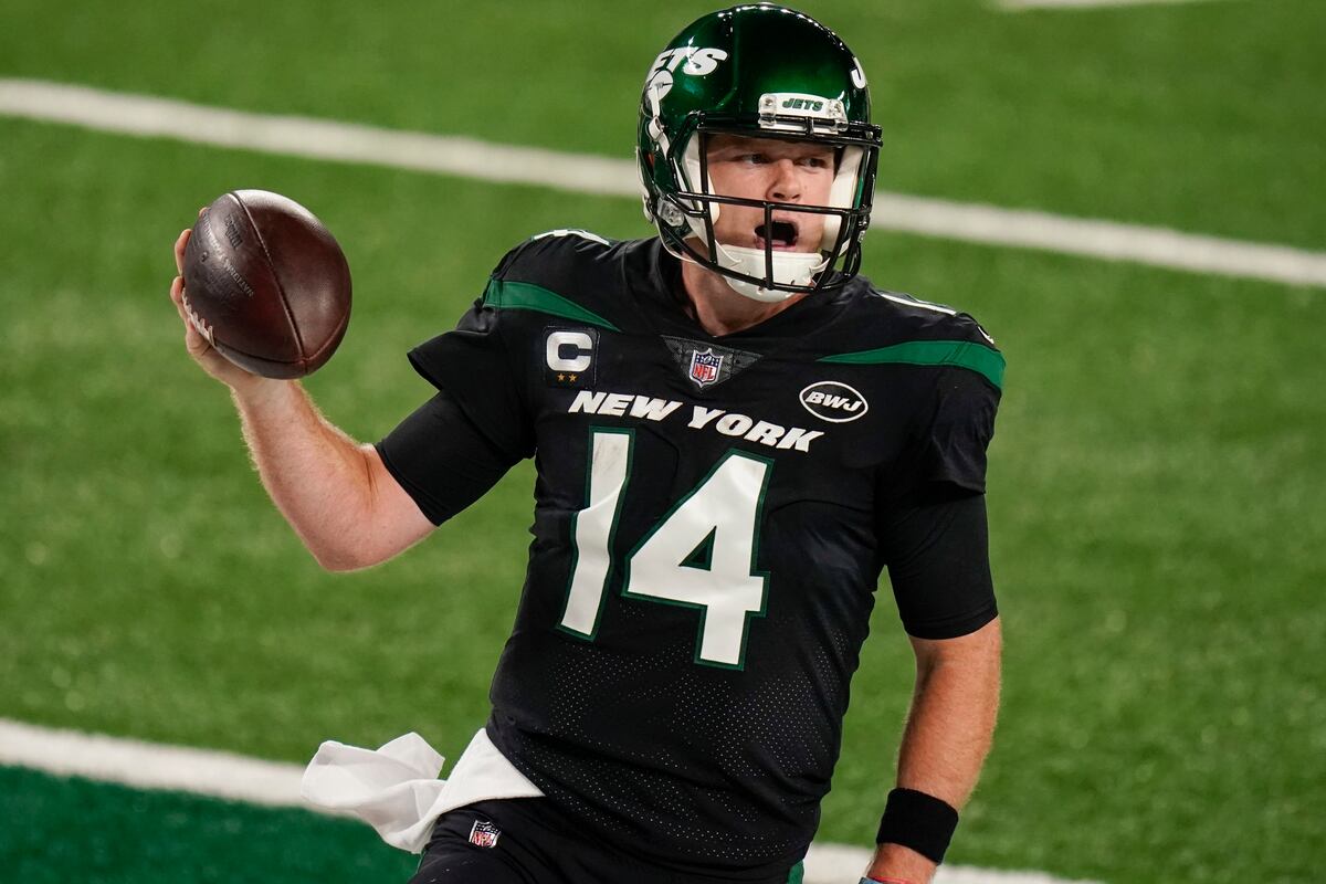 Jets� Sam Darnold Could Miss Time with Shoulder Injury