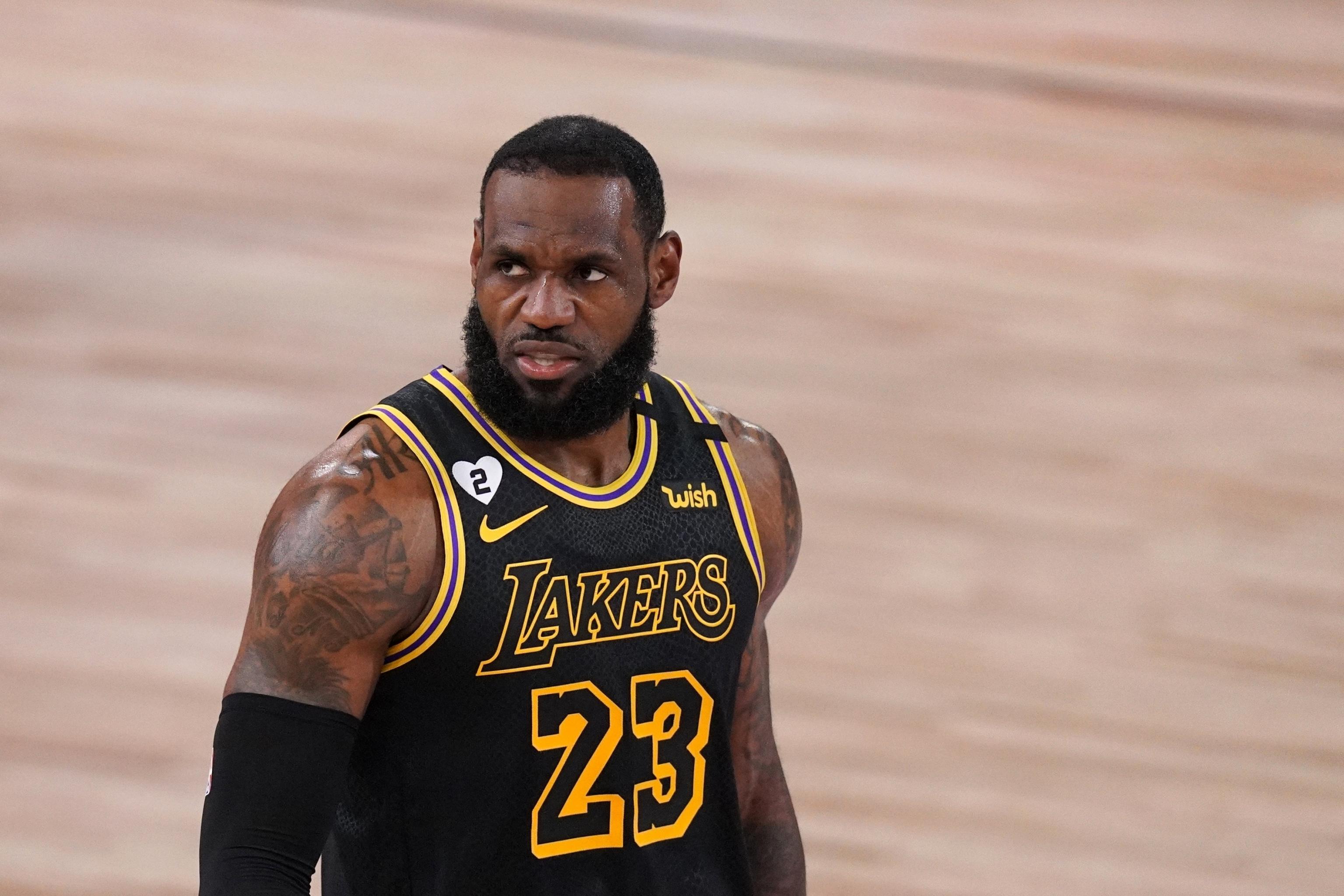 Lakers' LeBron James Reveals NFL Game Picks for Entire Week 4