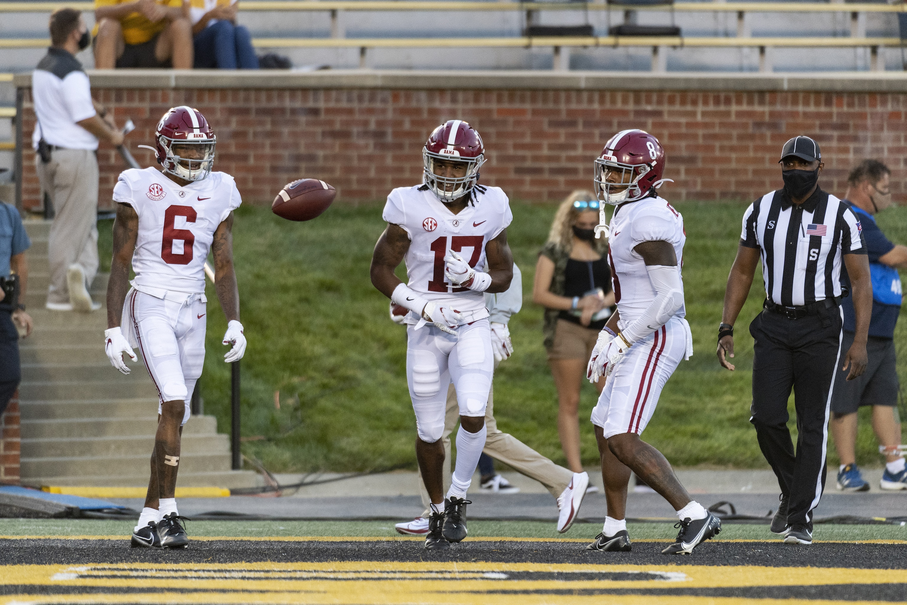 Devonta Smith Stats : Devonta Smith To Market Himself At Wr And Return
