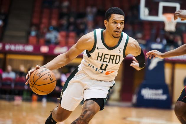 Houston Rockets' Trevon Duval, right, attempts to shoot around Los Angeles Clippers' Vincent Hunter during the second half of an NBA summer league basketball game, Monday, July 9, 2018, in Las Vegas. (AP Photo/John Locher)