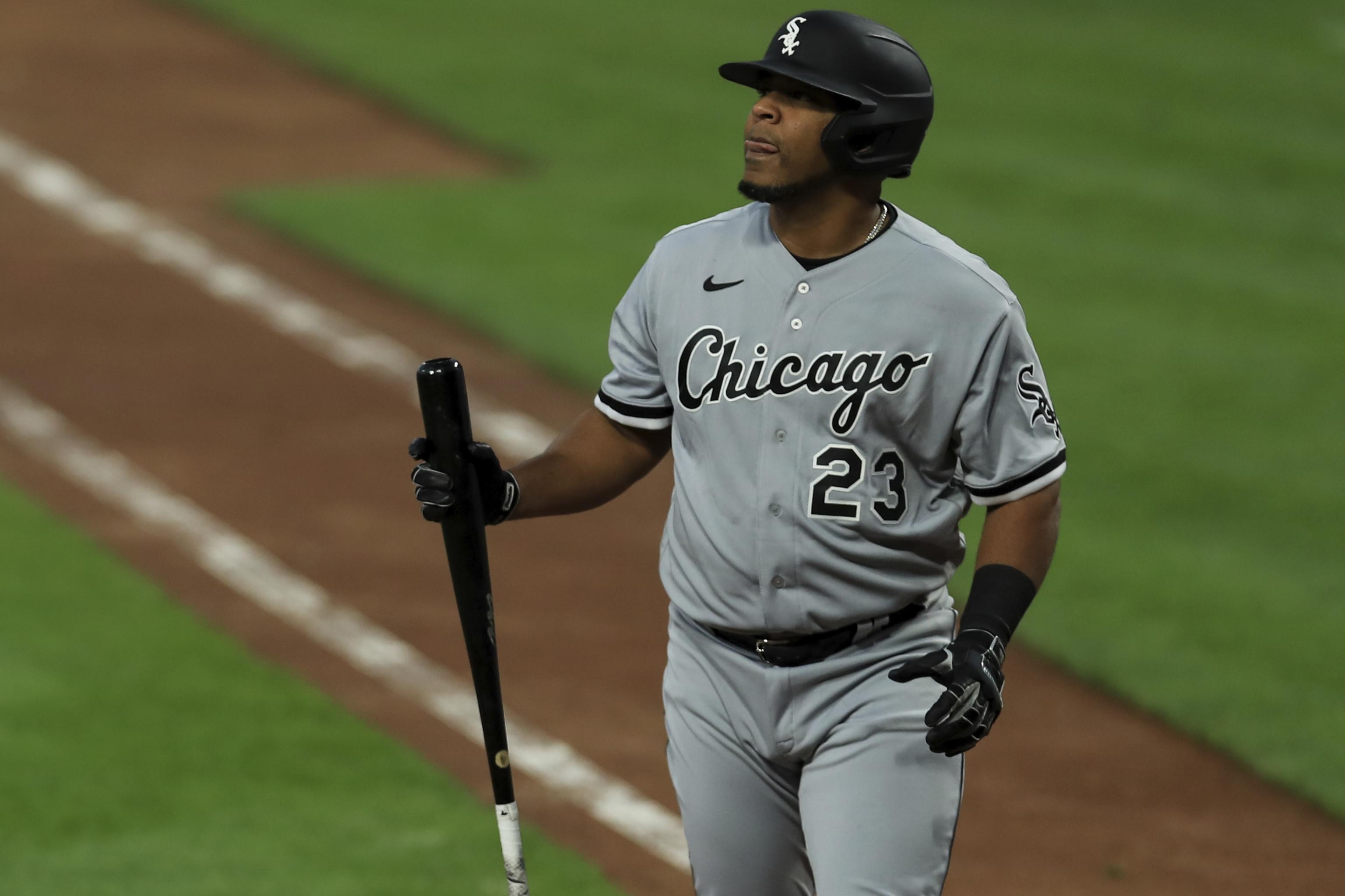 AP source: White Sox agree to deal with Edwin Encarnación