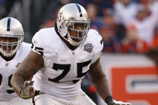 Oakland Raiders offensive tackle Mario Henderson plays during the second quarter of an NFL football game against the Denver Broncos at Invesco Field at Mile High in Denver, Sunday, Dec. 20, 2009. (AP Photo/Jack Dempsey)
