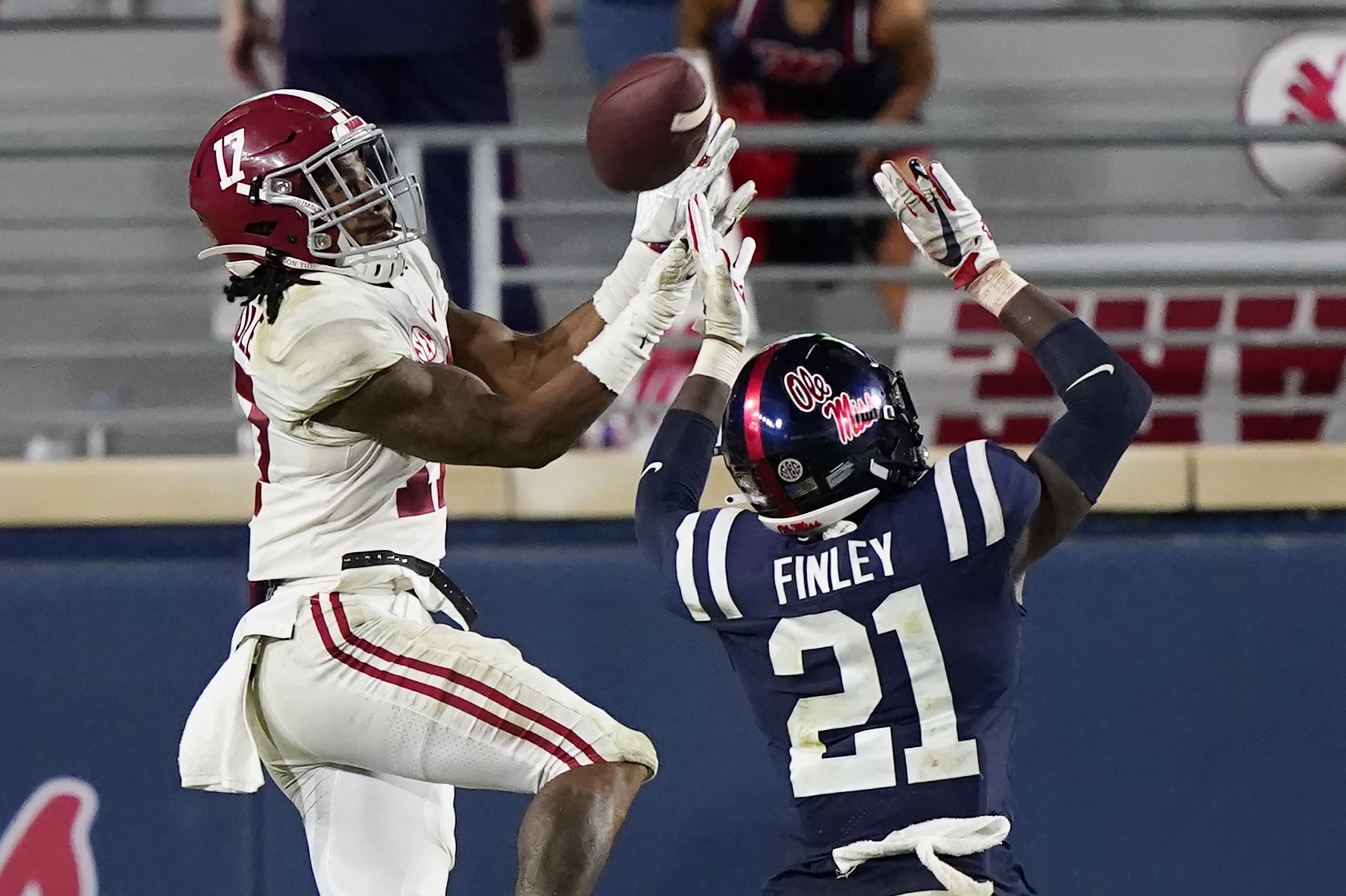 Jaylen Waddle: NFL players react to Alabama WR playing with injury