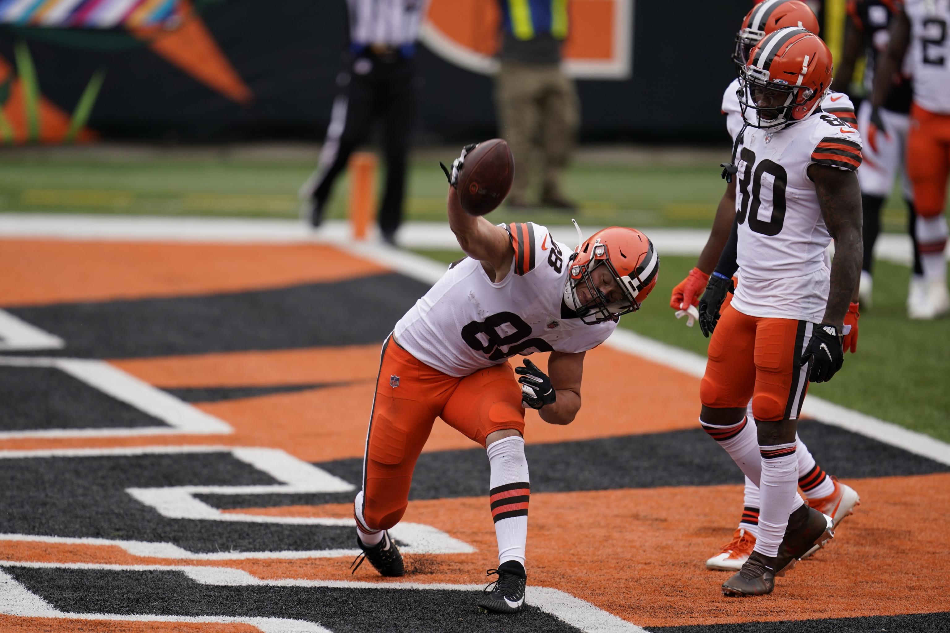 What do Cleveland Browns do about tight end Harrison Bryant?