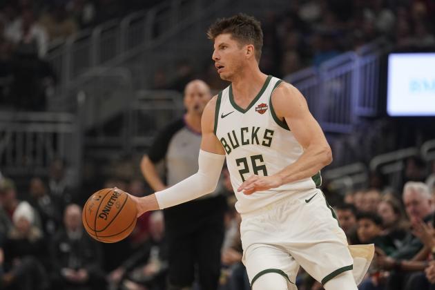 Milwaukee Bucks' Kyle Korver dribbles during the first half of an NBA basketball game against the Cleveland Cavaliers Saturday, Dec. 14, 2019, in Milwaukee. (AP Photo/Morry Gash)