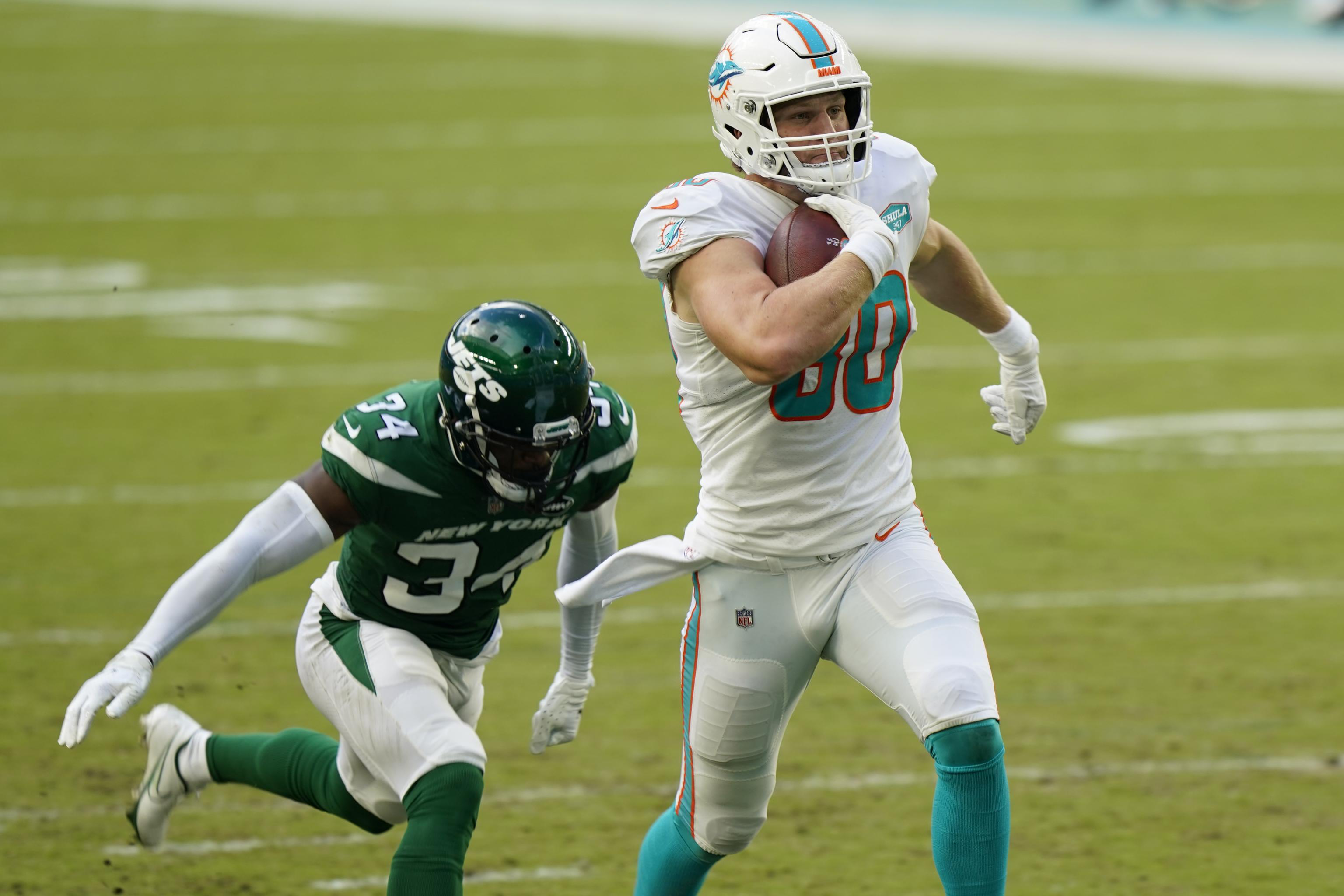 Miami Dolphins sign tight end Durham Smythe to two year extension