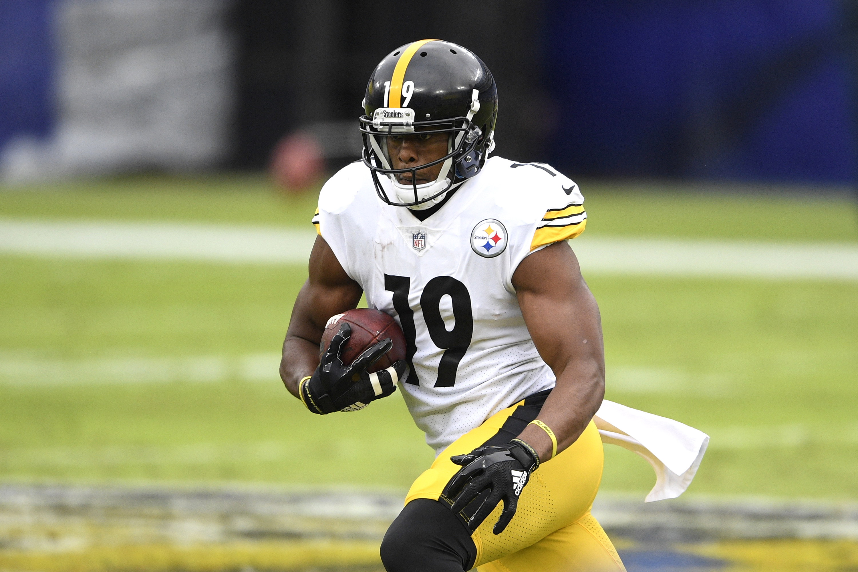 Juju Smith-Schuster's Socks Earn Him a $5,000 Fine from the NFL