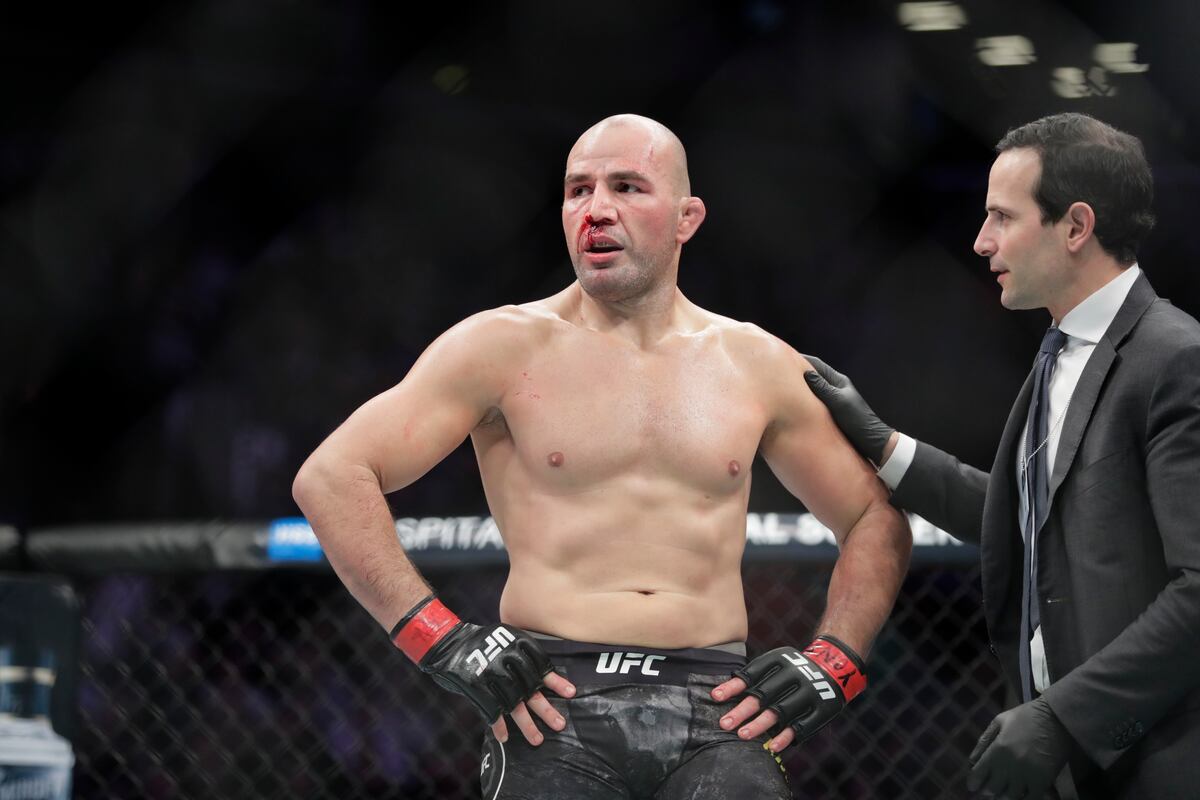 UFC Fight Night 182 Results: Glover Teixeira Beats Thiago Santos in Main Event | Bleacher Report ...