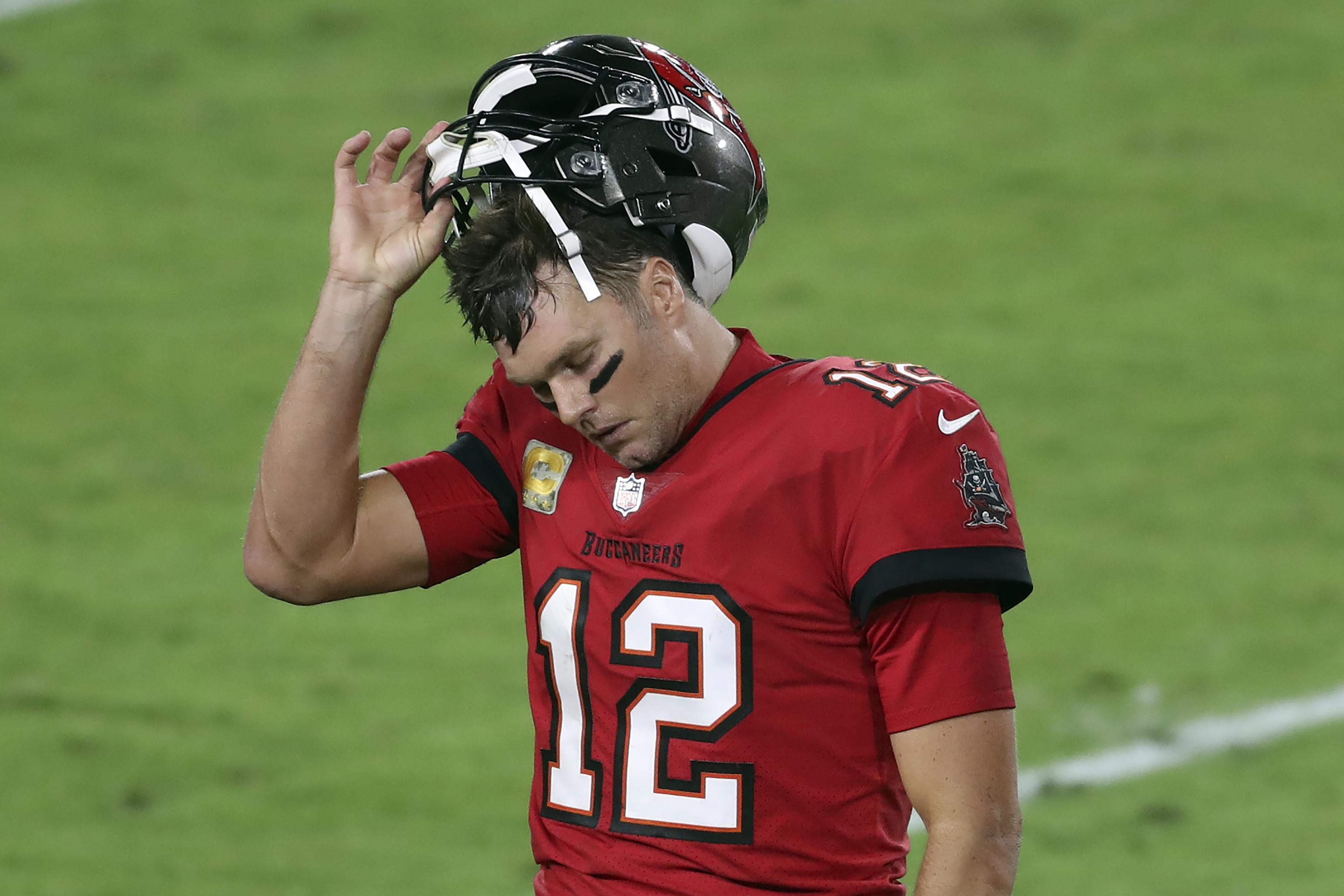 Tom Brady gives Bucs some breathing room in tight NFC South