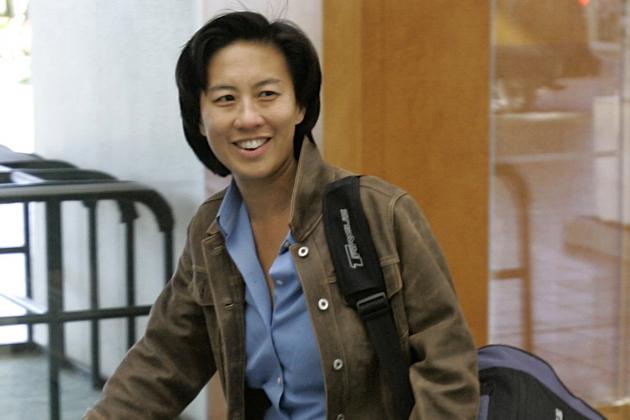 ** FILE ** Los Angeles Dodgers assistant general manager Kim Ng walks through the hotel lobby during the first day of Major League Baseball annual general managers meetings in Orlando, Fla., in this Nov. 5, 2007 file photo. (AP Photo/John Raoux, file)