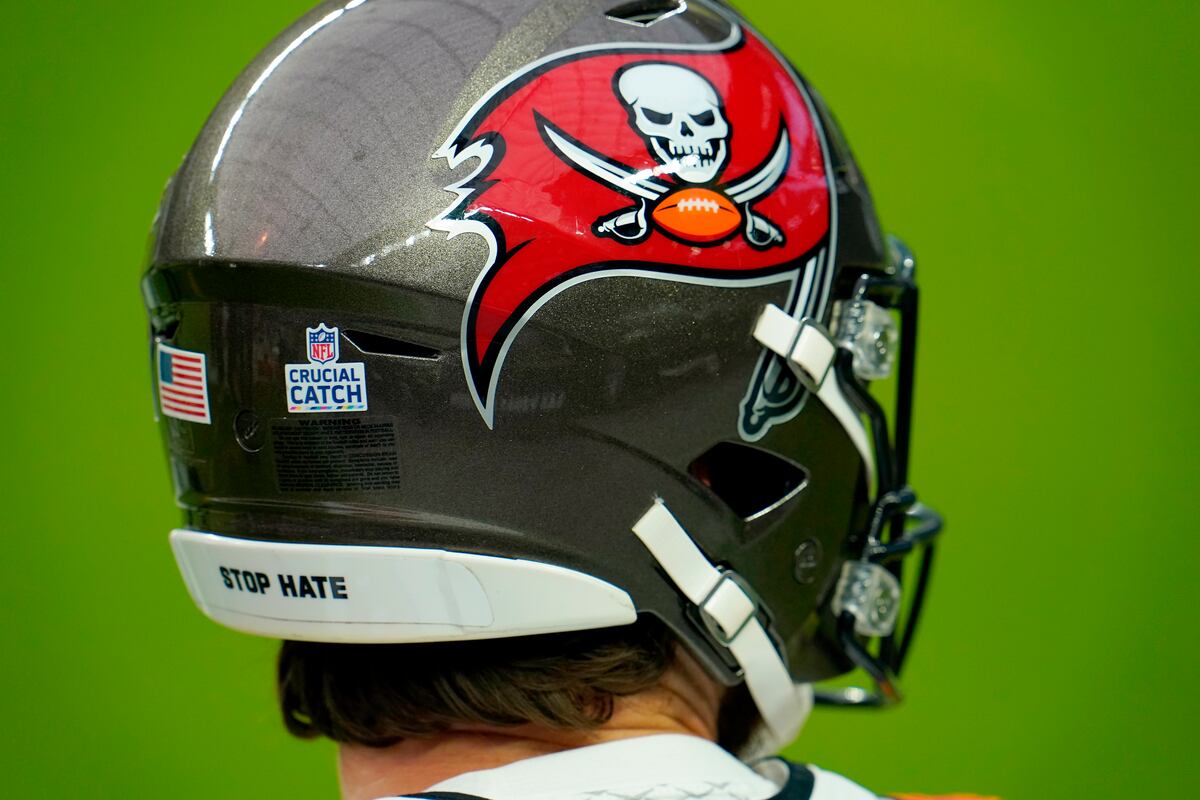 Report Bucs' Flight to Charlotte Delayed over 6 Hours Due to