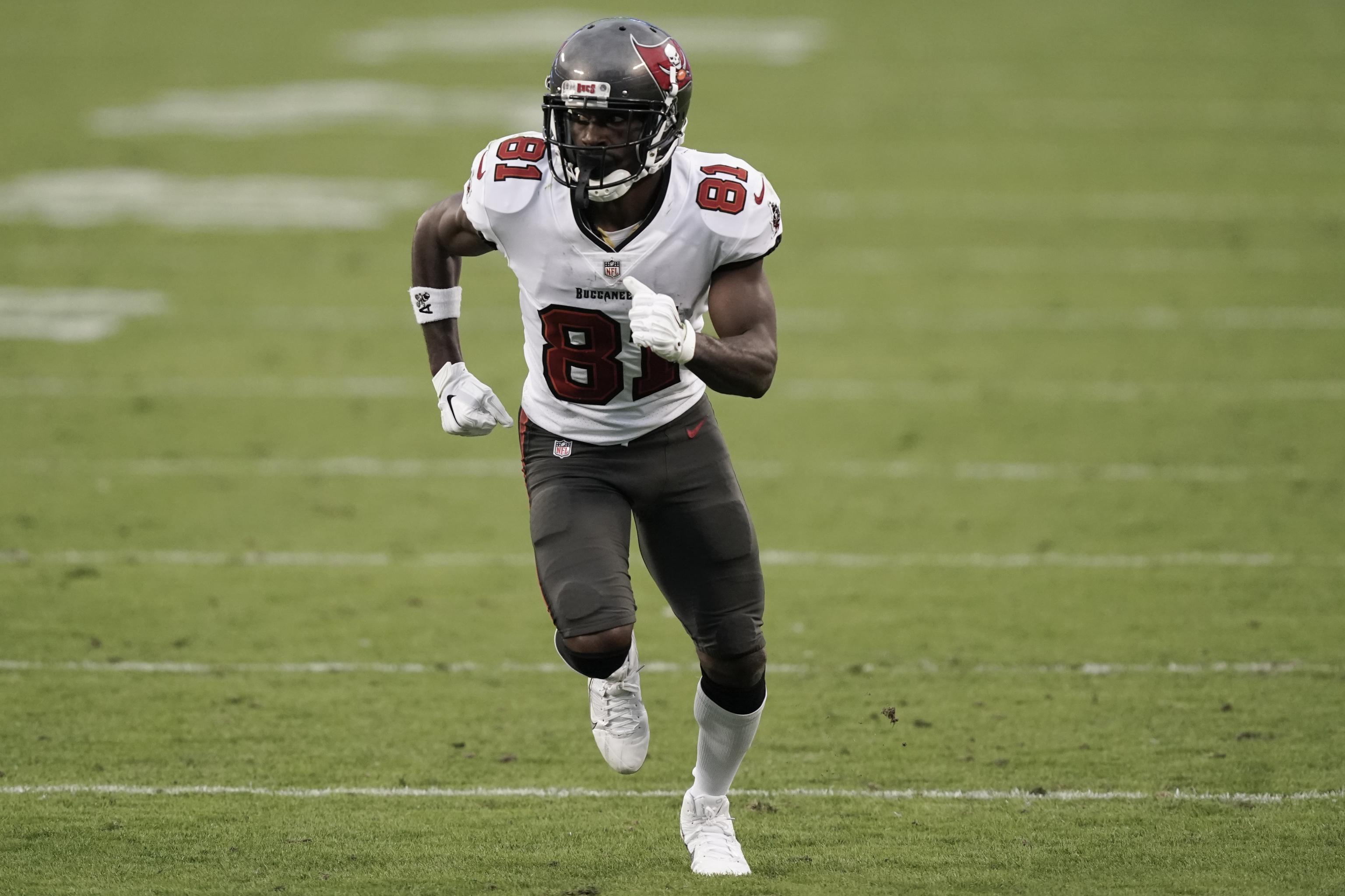 NFL rumors: Buccaneers' Antonio Brown threw bike, destroyed security camera  