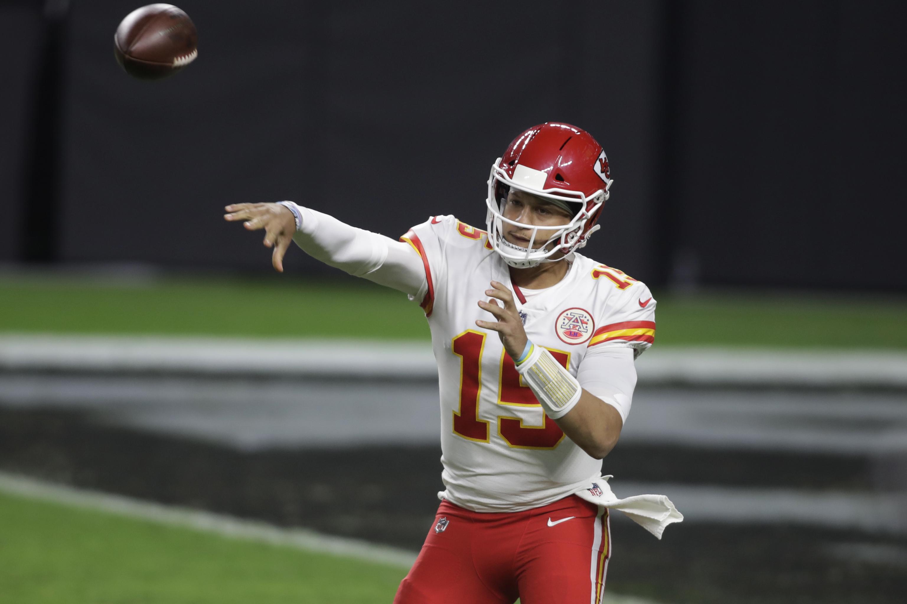 Kansas City Chiefs 35-31 Las Vegas Raiders: Patrick Mahomes throws