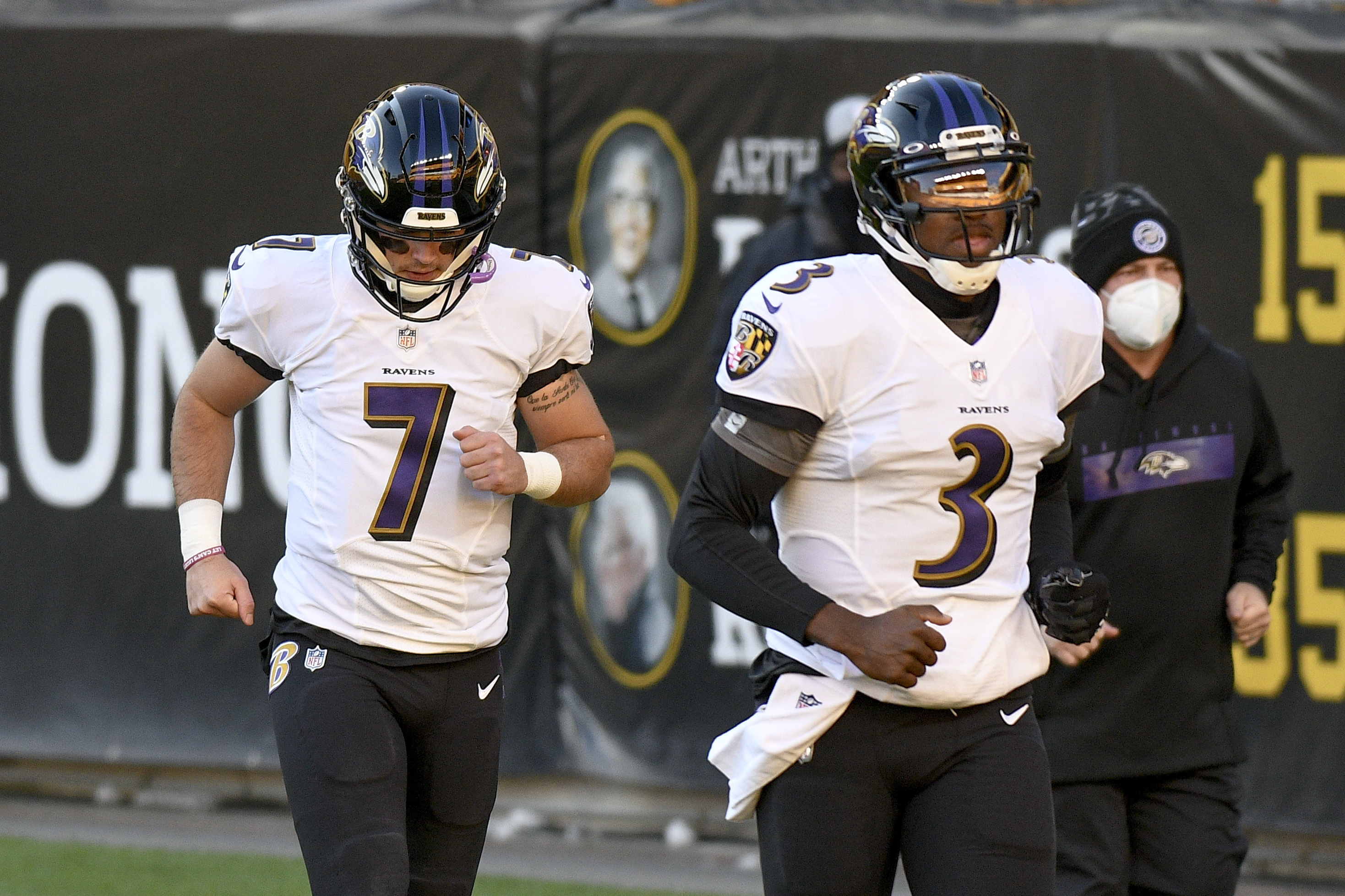 Baltimore Ravens: Robert Griffin III Backs former Team