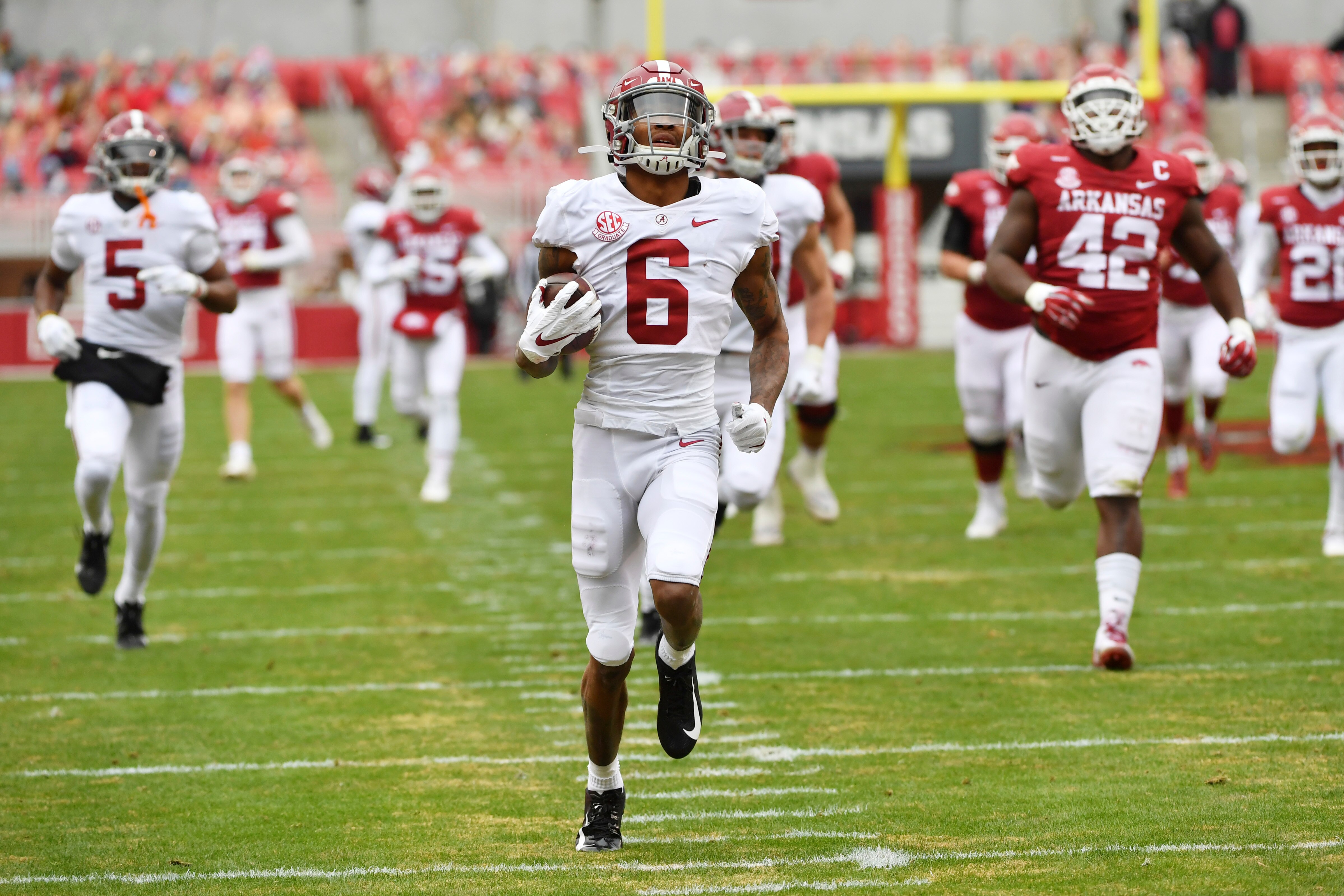 Mac Jones, DeVonta Smith Guide No. 1 Alabama to 52-3 Win over Arkansas - Vimarsana News