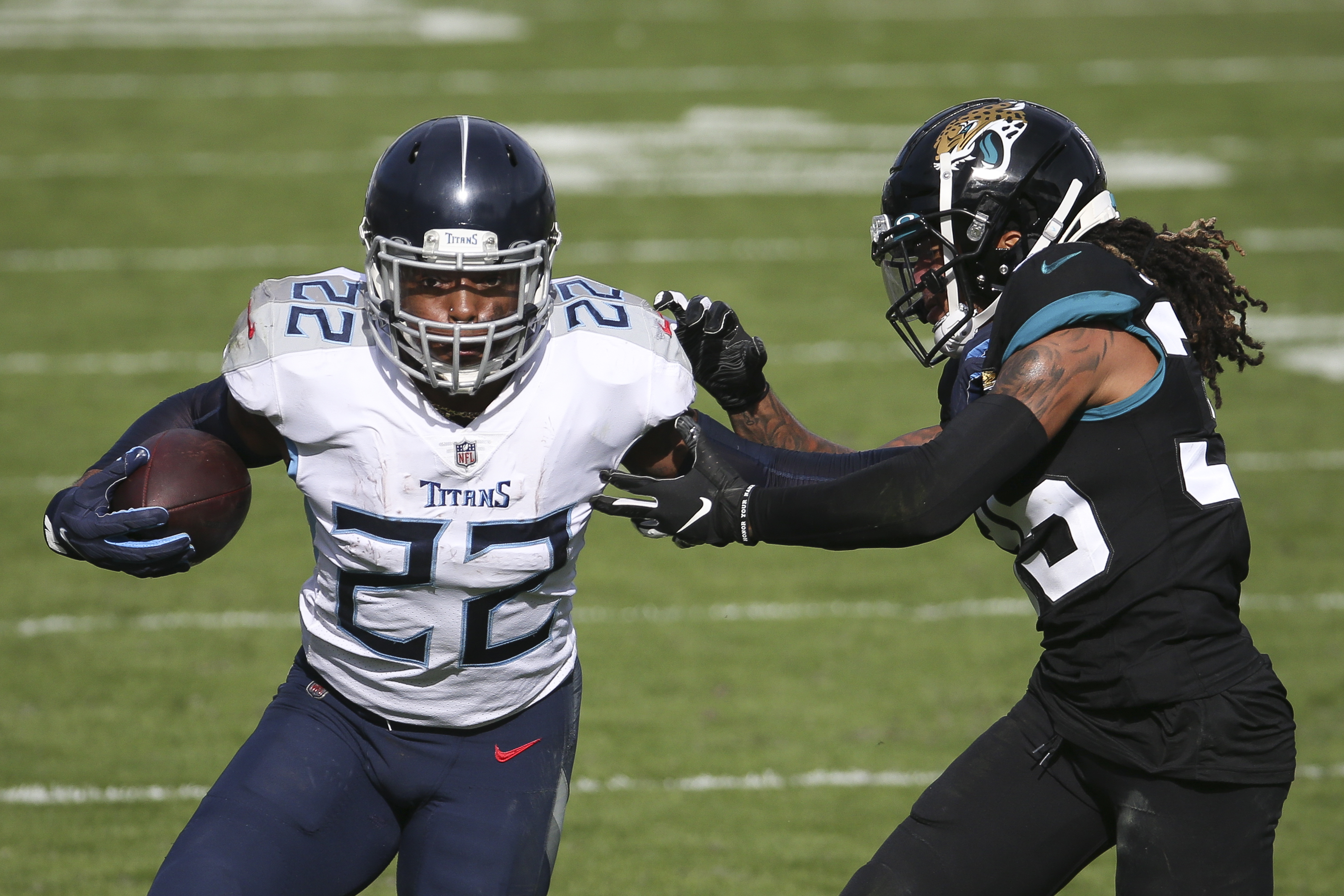 Derrick Henry has 4th consecutive 200-yard rushing game against Texans