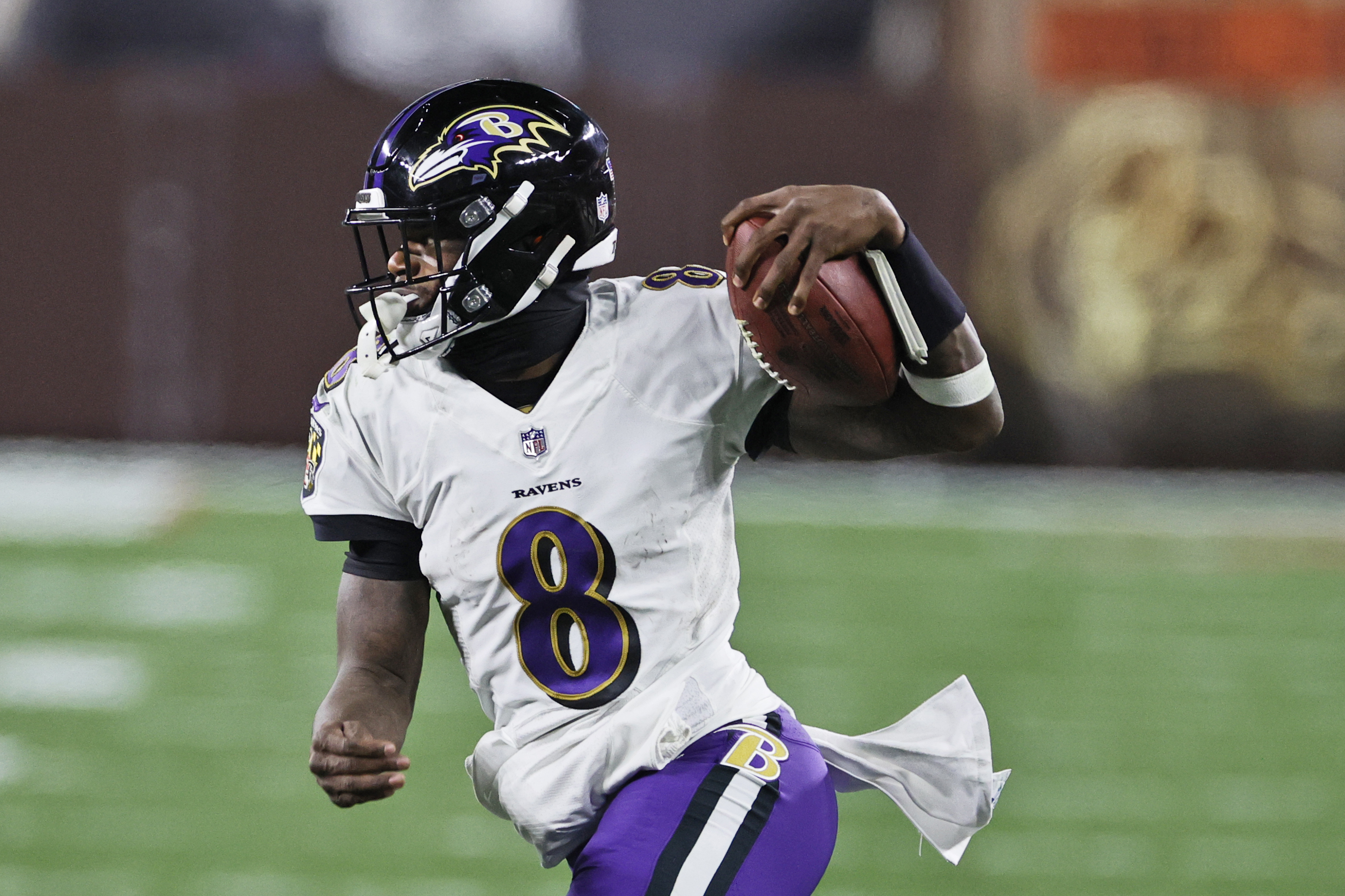 Lamar Jackson, Baltimore Ravens rip through Browns in 38-6 win