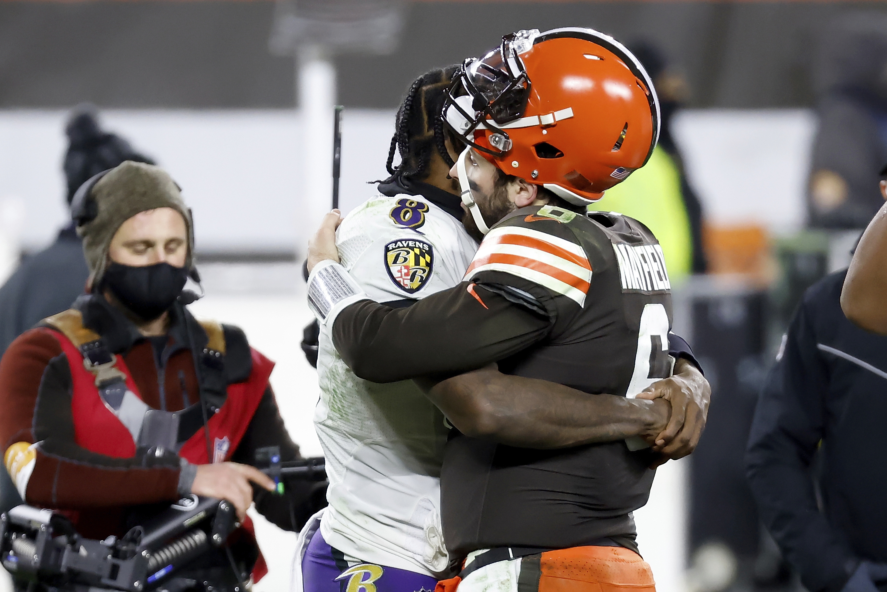 Lamar Jackson (cramps) returns to lead Ravens to stunning comeback win vs.  Browns