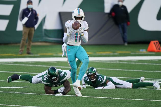 Miami Dolphins' DeVante Parker makes a catch in front of New York Jets defenders during the first half of an NFL football game, Sunday, Nov. 29, 2020, in East Rutherford, N.J. (AP Photo/Corey Sipkin)